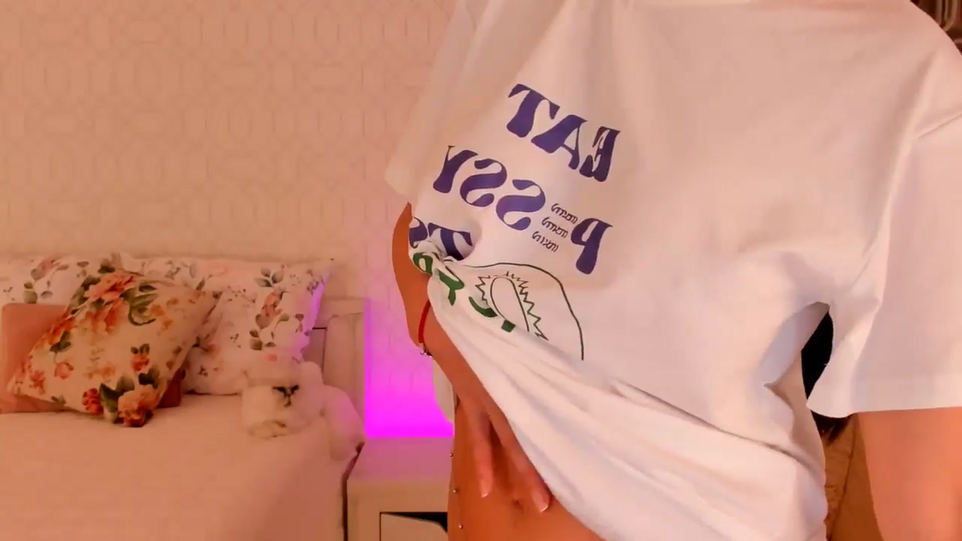 Gallery image thumbnail from Annaliss's myfreecams stream on, 07/07/2025, 05:35 image 14 of 20
