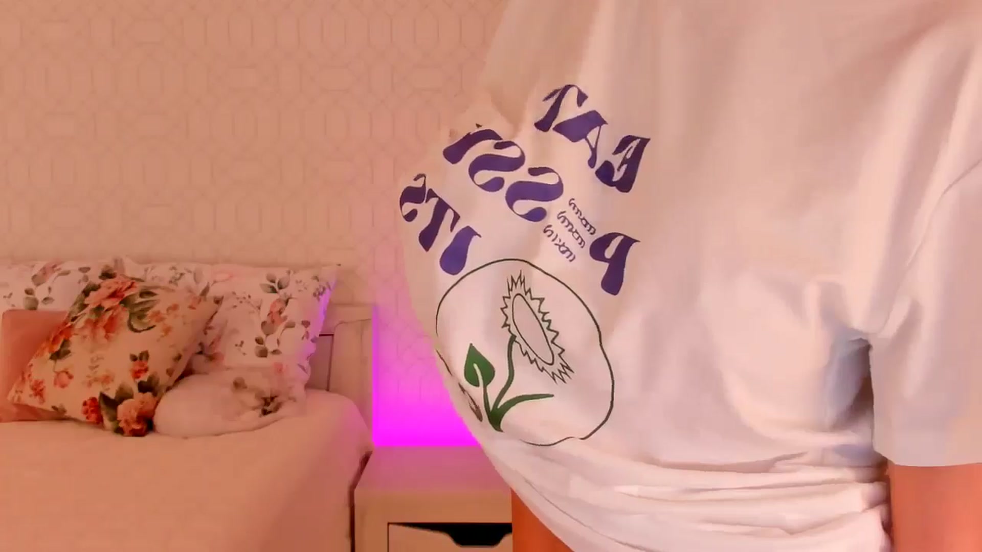 Gallery image thumbnail from Annaliss's myfreecams stream on, 07/07/2025, 05:35 image 16 of 20