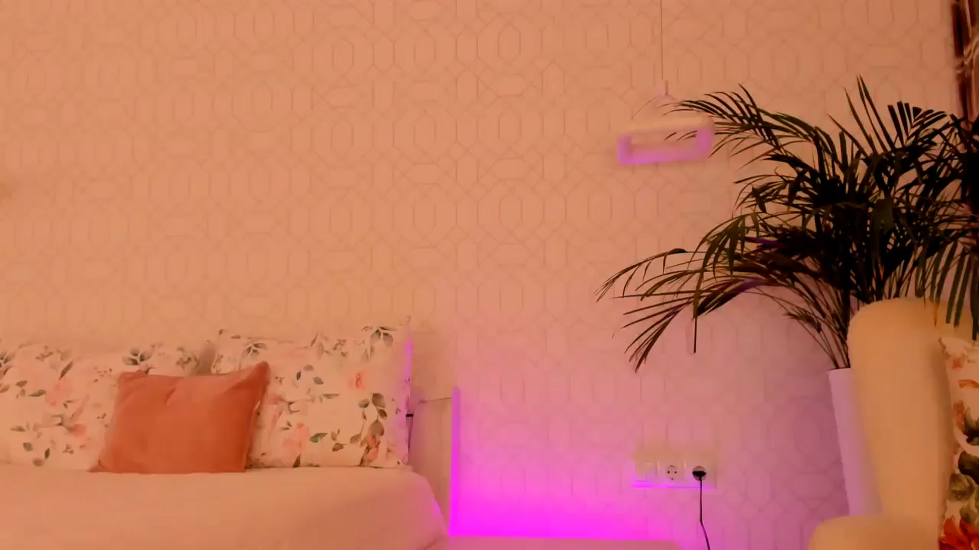 Gallery image thumbnail from Annaliss's myfreecams stream on, 07/08/2025, 19:33 image 13 of 20