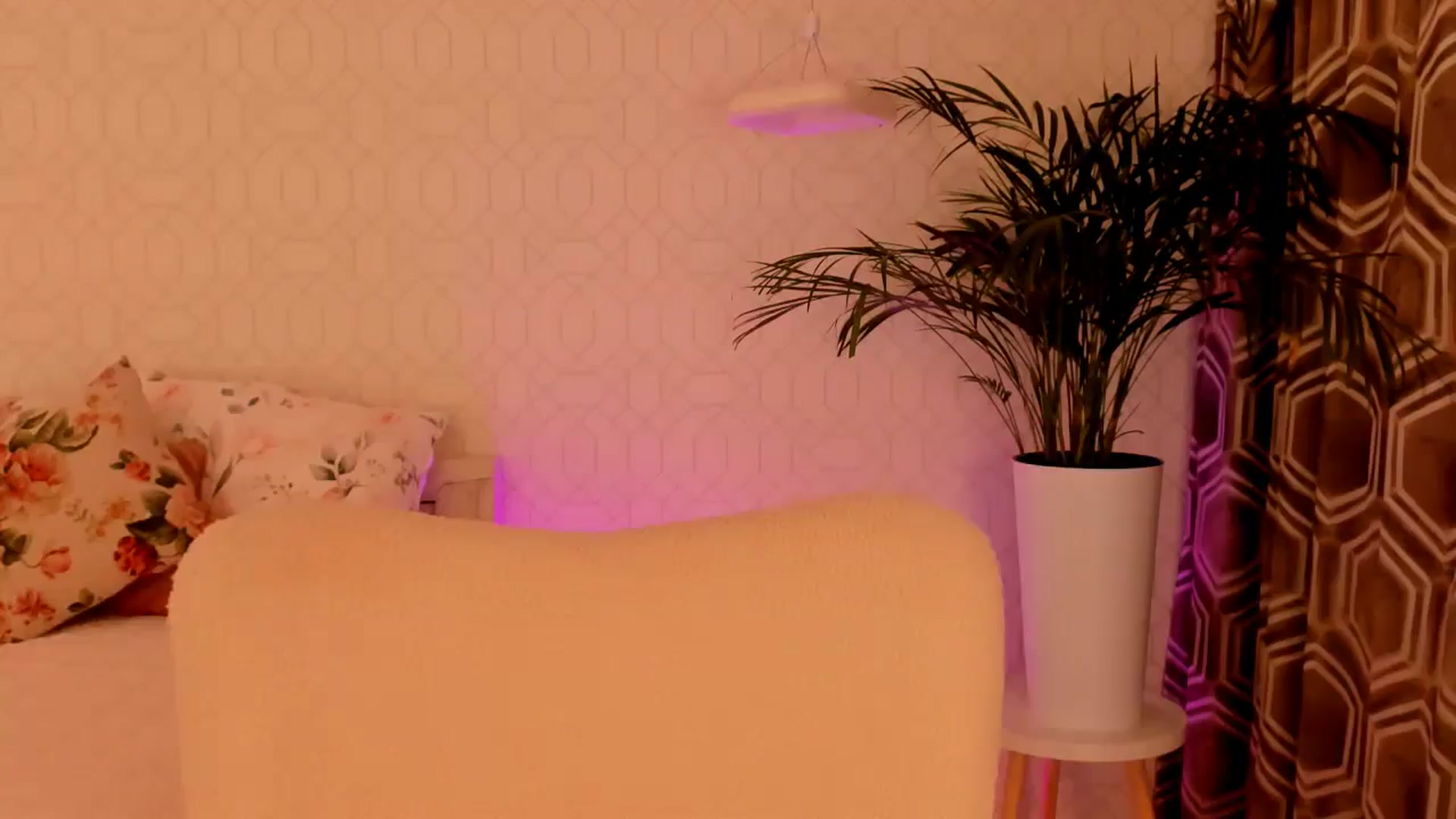 Gallery image thumbnail from Annaliss's myfreecams stream on, 07/10/2025, 16:59 image 3 of 20
