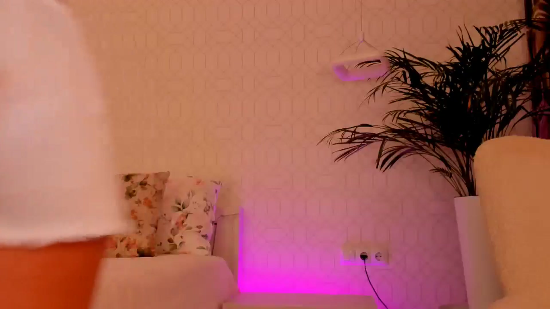 Gallery image thumbnail from Annaliss's myfreecams stream on, 07/14/2025, 04:43 image 7 of 20