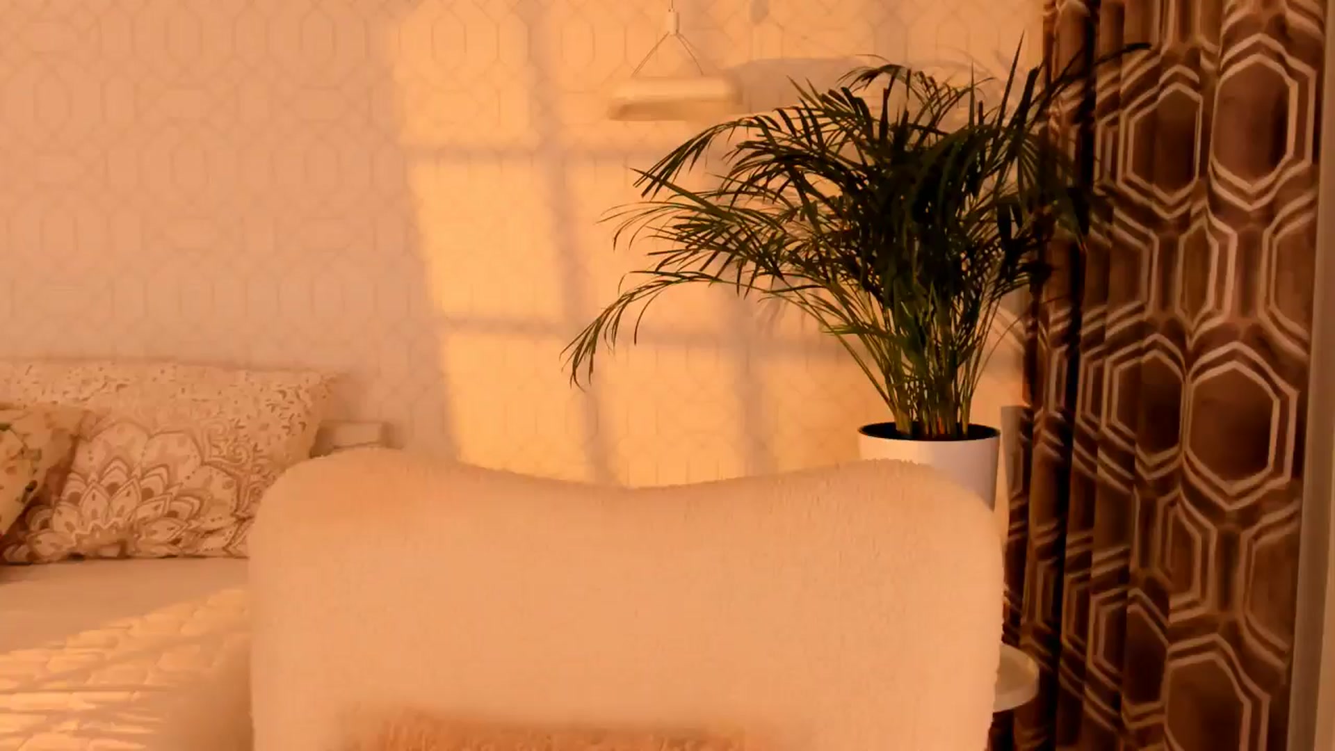 Gallery image thumbnail from Annaliss's myfreecams stream on, 08/11/2025, 19:00 image 3 of 20