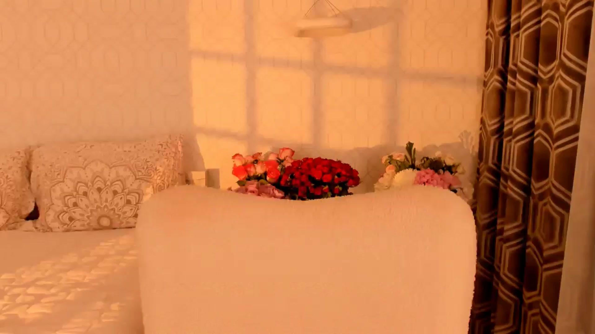 Gallery image thumbnail from Annaliss's myfreecams stream on, 10/04/2025, 17:10 image 14 of 20