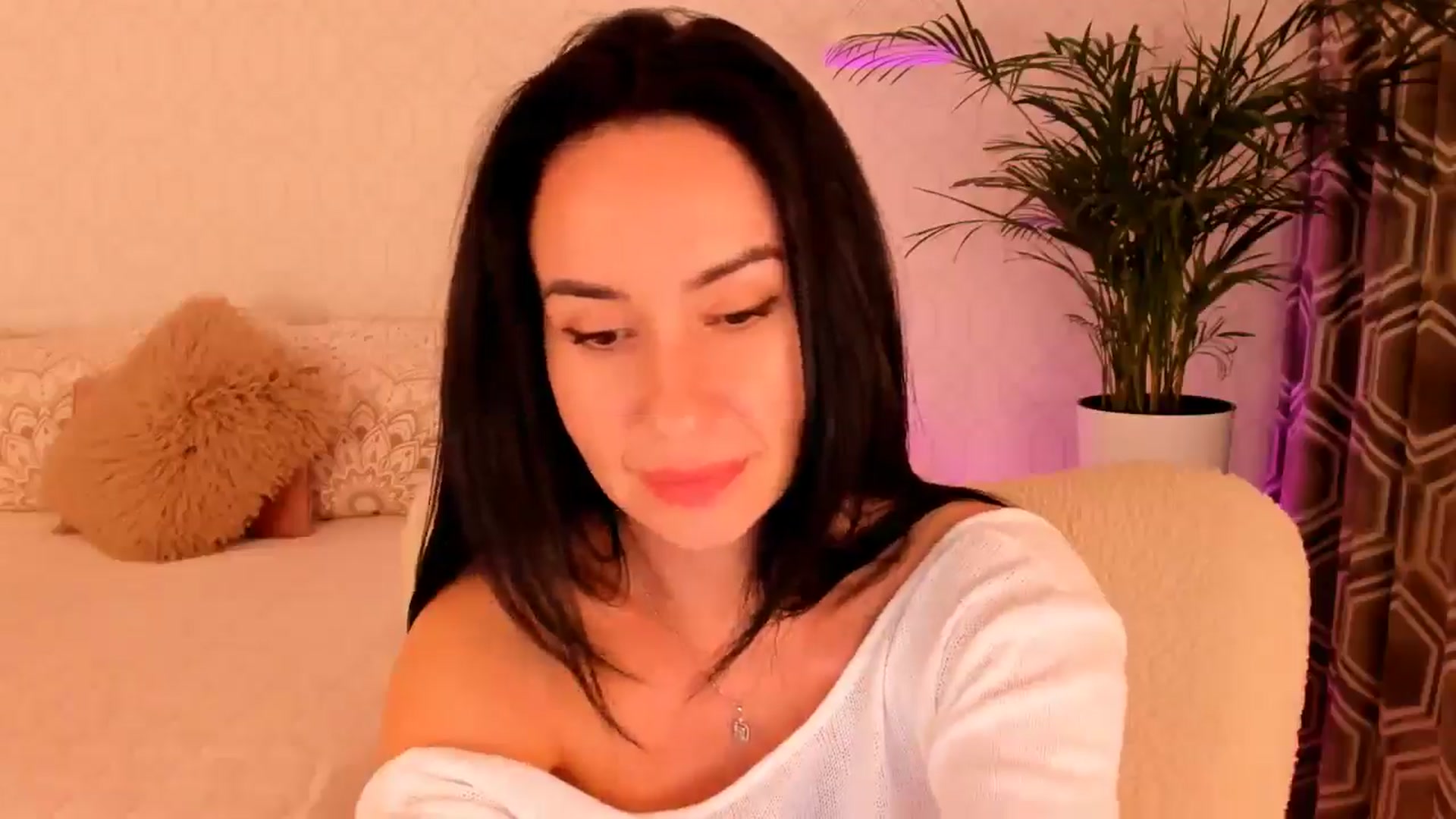 Gallery image thumbnail from Annaliss's myfreecams stream on, 10/06/2025, 17:06 image 2 of 20