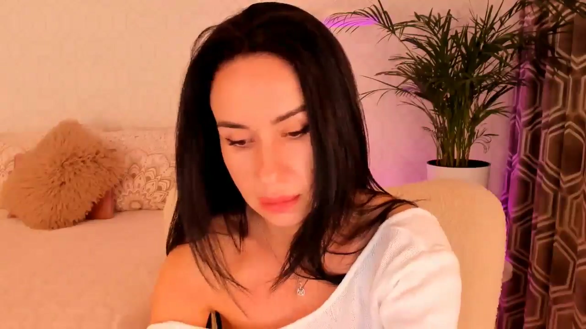 Gallery image thumbnail from Annaliss's myfreecams stream on, 10/06/2025, 17:06 image 3 of 20