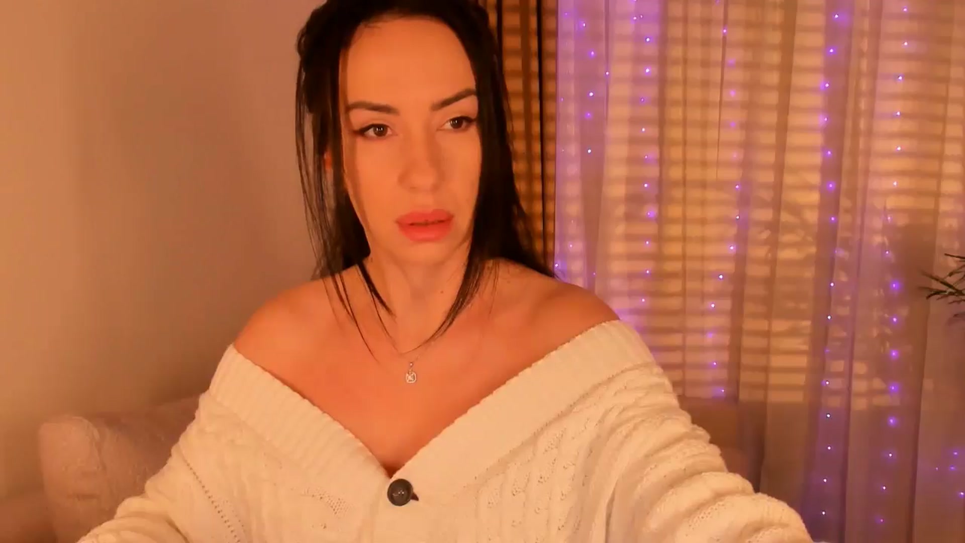 Gallery image thumbnail from Annaliss's myfreecams stream on, 10/29/2025, 06:05 image 4 of 20