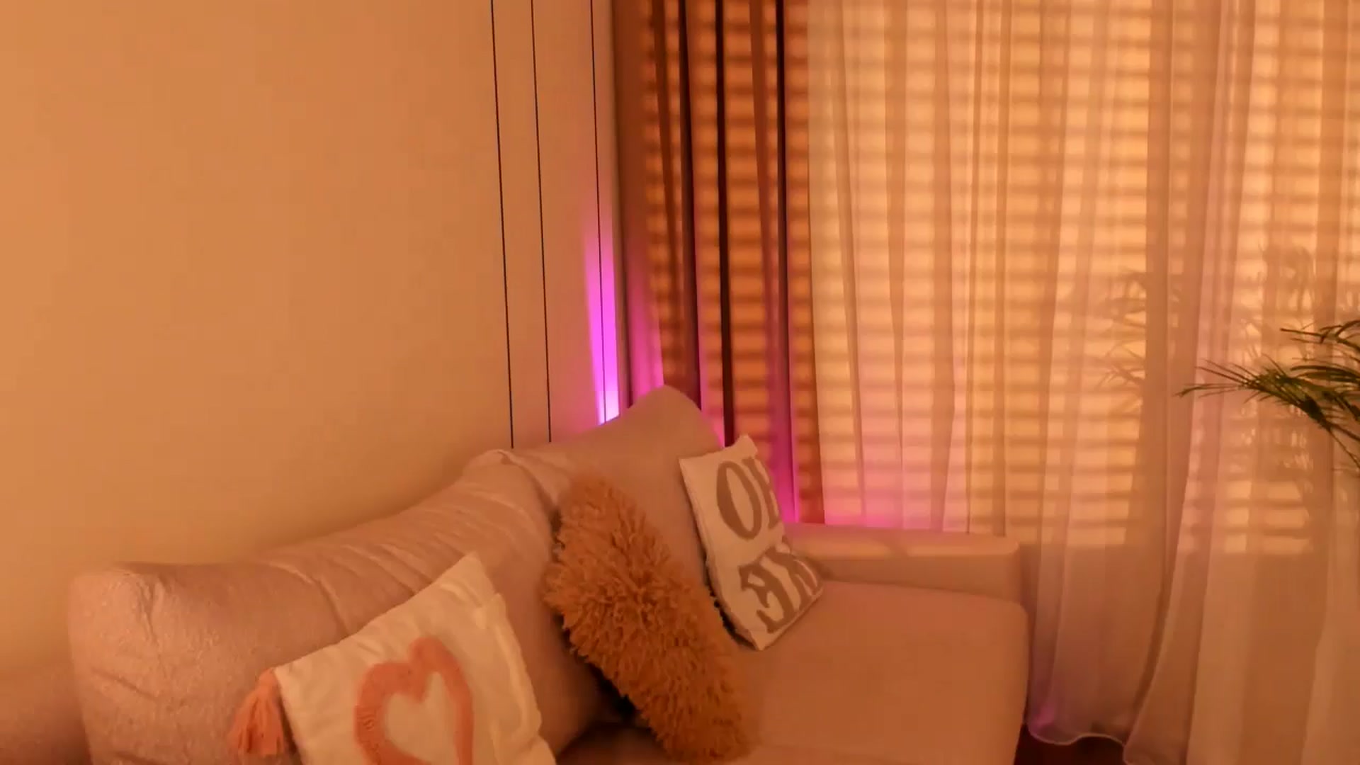 Gallery image thumbnail from Annaliss's myfreecams stream on, 11/05/2025, 19:15 image 15 of 20