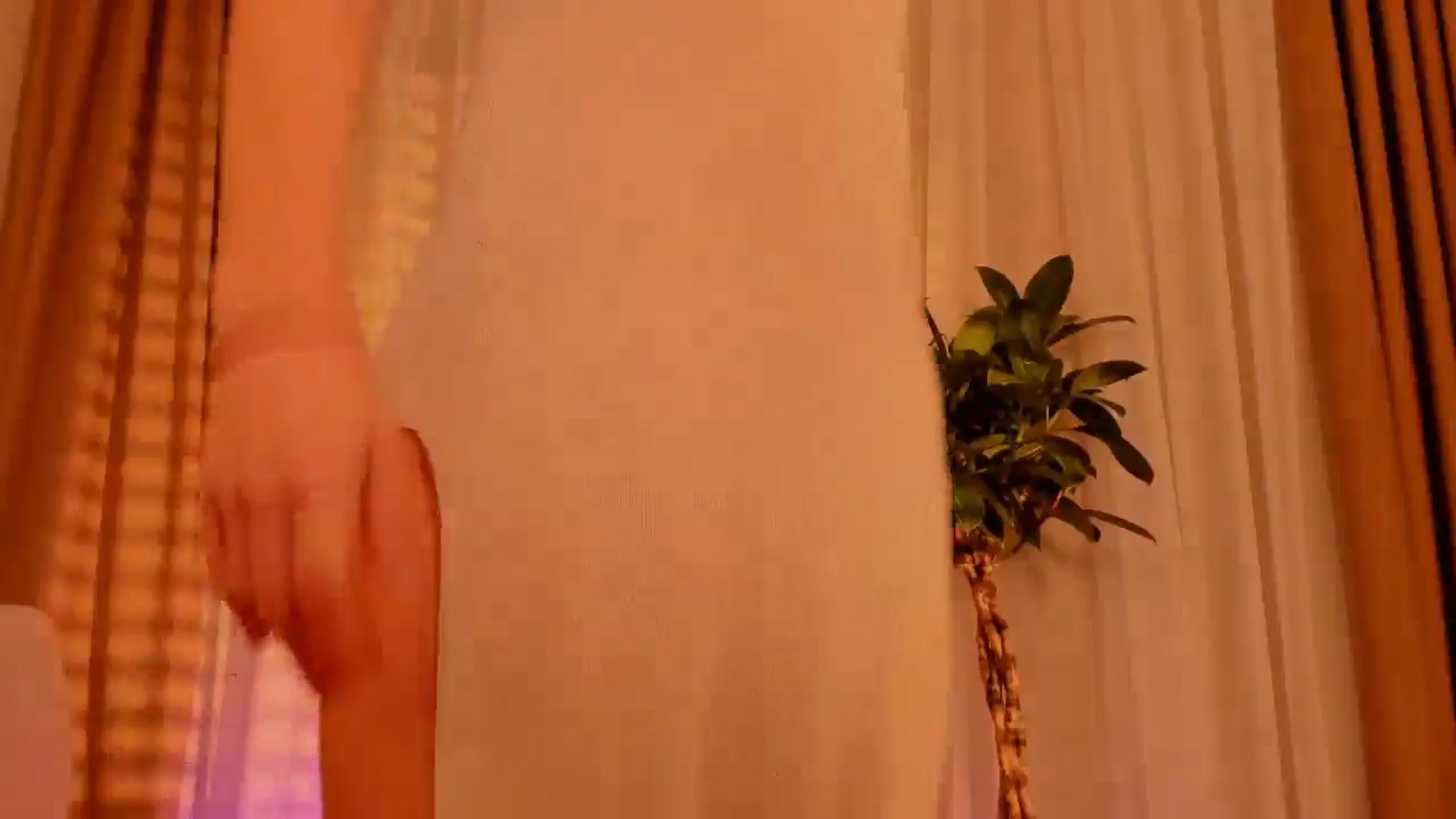 Gallery image thumbnail from Annaliss's myfreecams stream on, 11/28/2025, 19:20 image 17 of 20