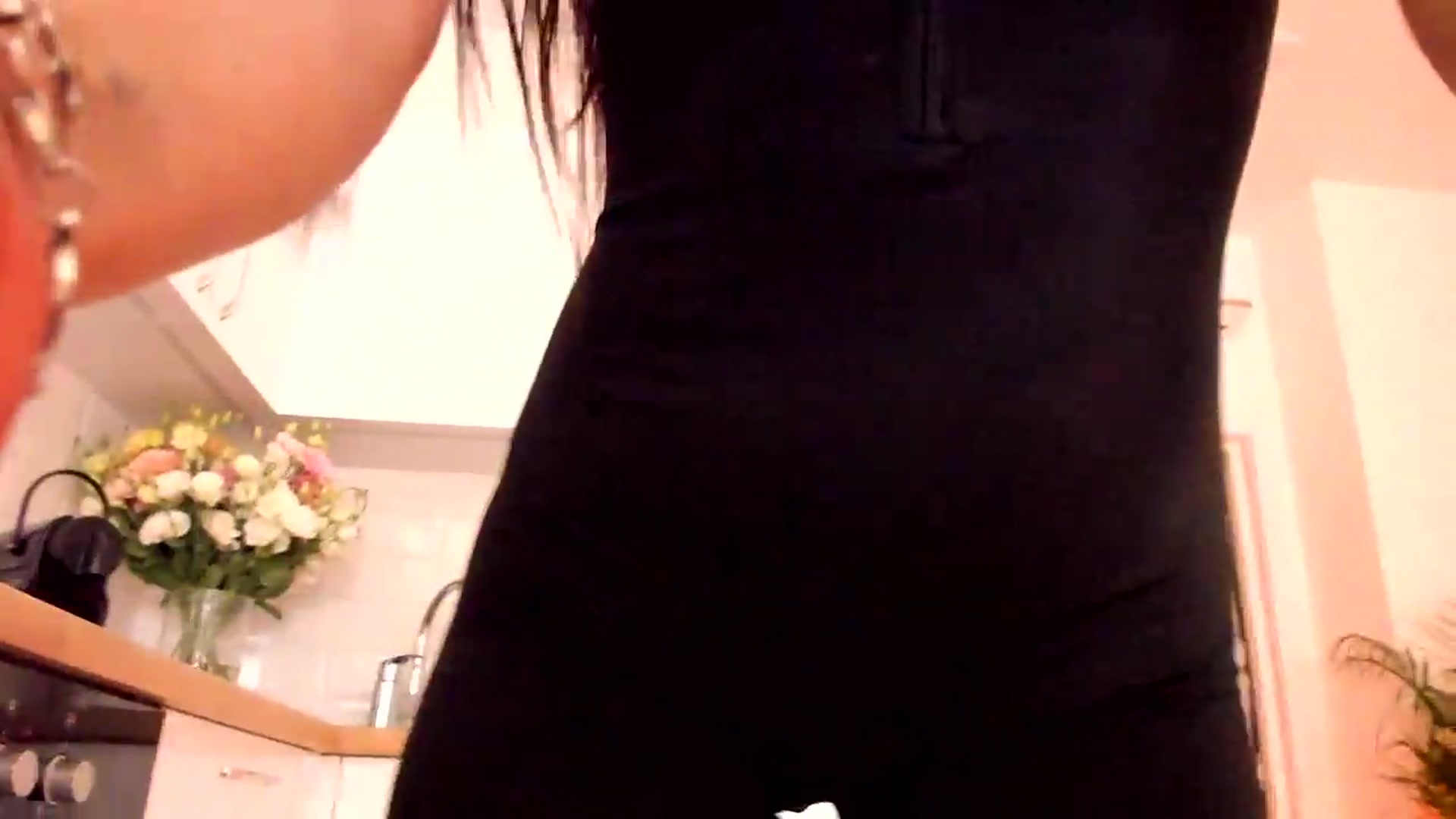 Gallery image thumbnail from Annaliss's myfreecams stream on, 07/10/2026, 16:55 image 12 of 20
