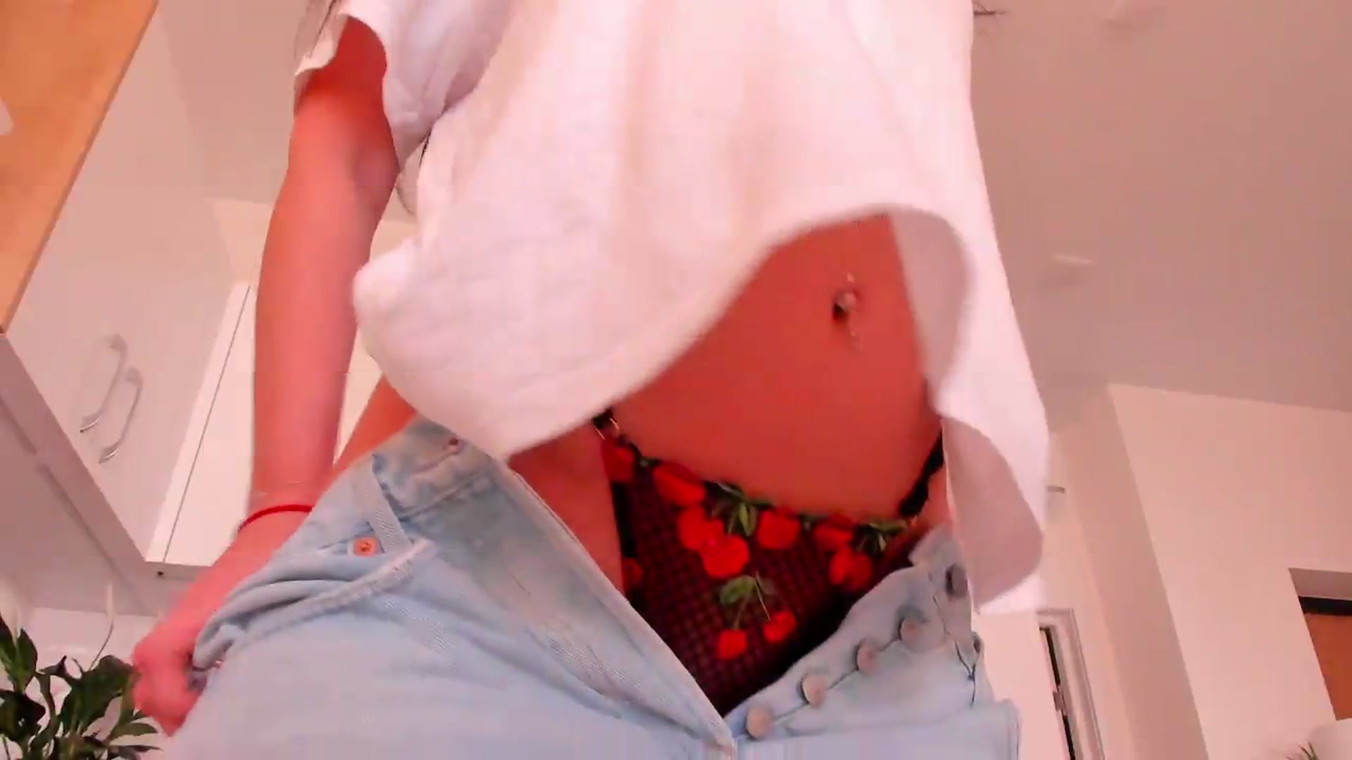 Gallery image thumbnail from Annaliss's myfreecams stream on, 08/20/2026, 17:12 image 4 of 20
