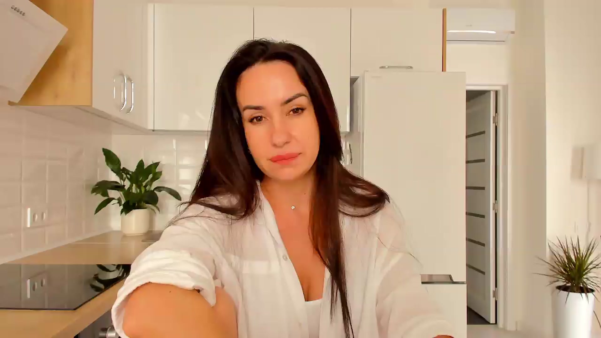 Gallery image thumbnail from Annaliss's myfreecams stream on, 08/31/2026, 17:39 image 1 of 20
