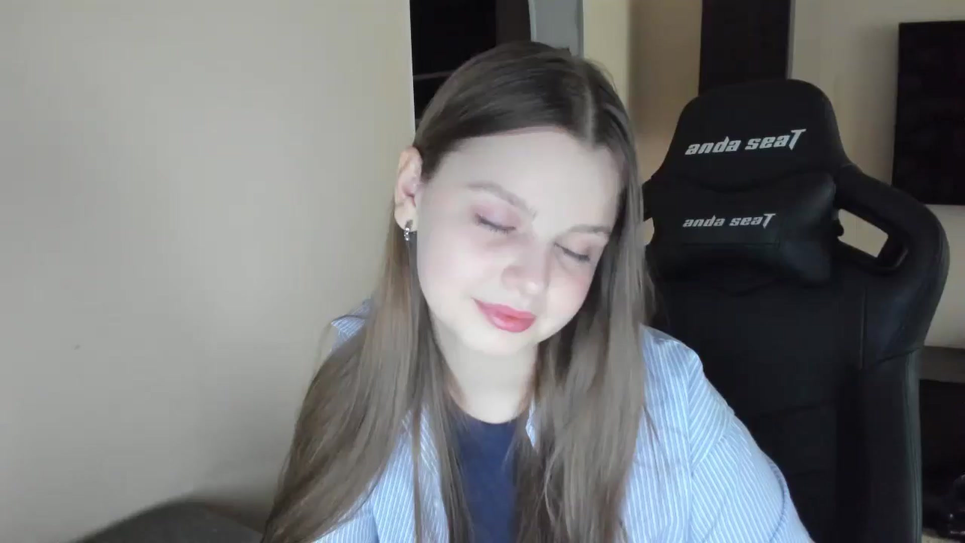 Gallery image thumbnail from Annaneon's myfreecams stream on, 06/03/2025, 12:07 image 19 of 20