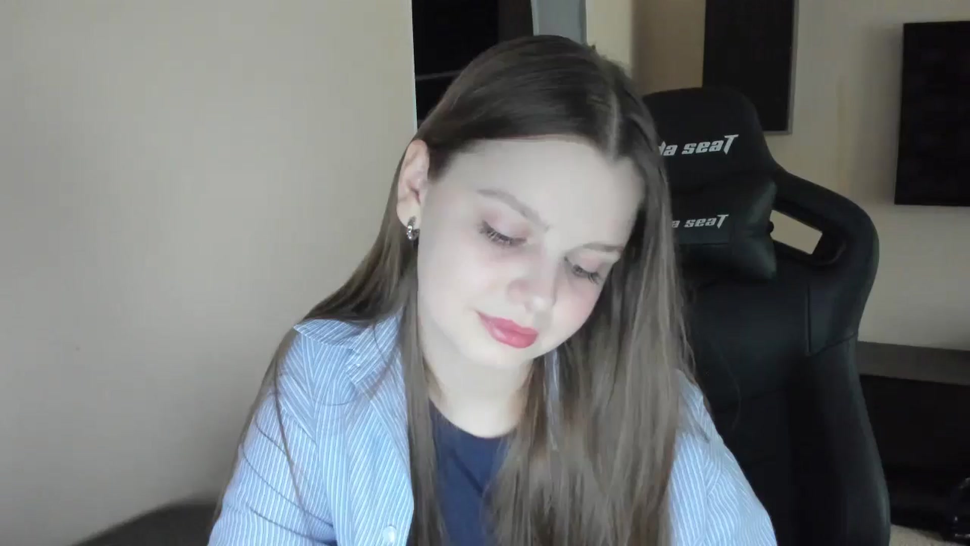 Gallery image thumbnail from Annaneon's myfreecams stream on, 06/03/2025, 12:07 image 10 of 20