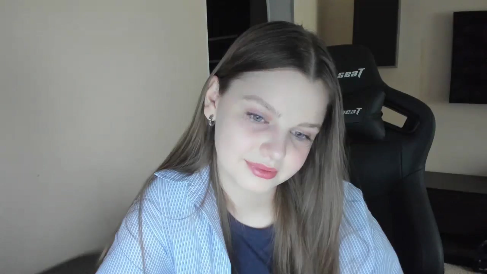 Gallery image thumbnail from Annaneon's myfreecams stream on, 06/03/2025, 12:07 image 12 of 20