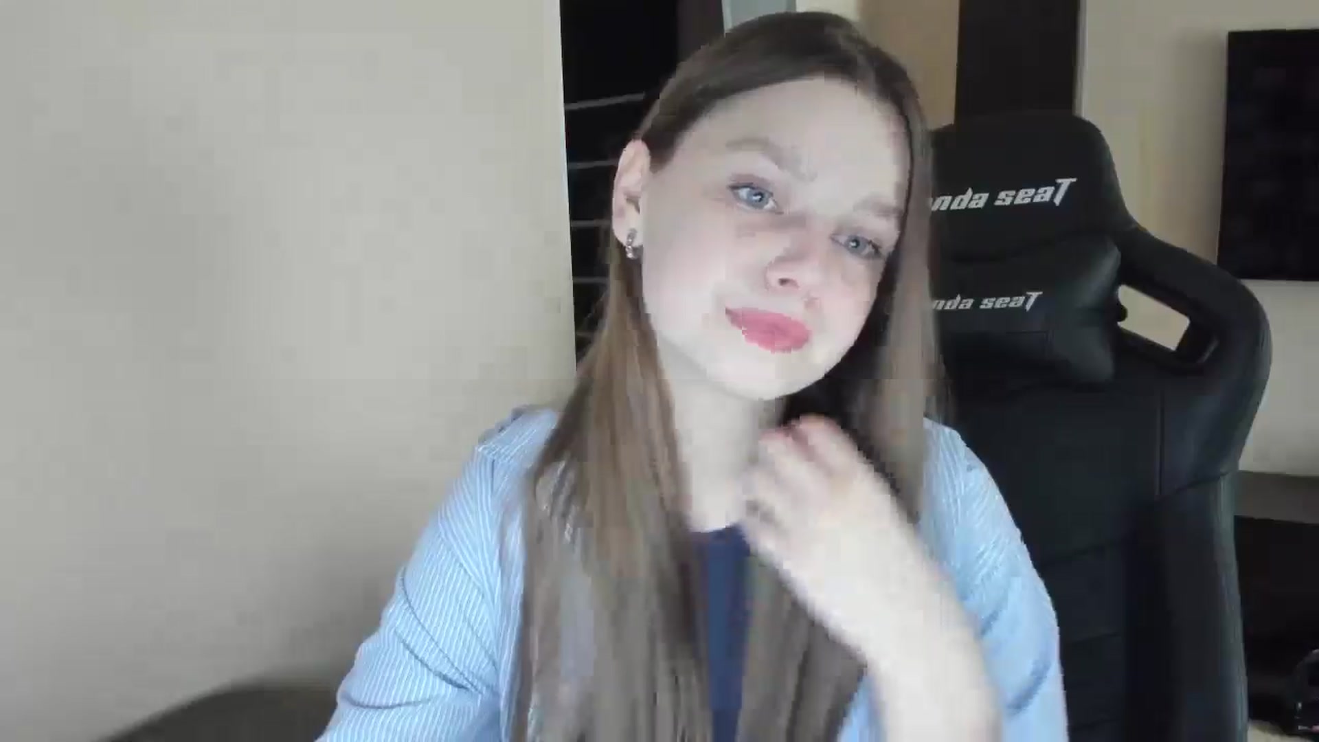 Gallery image thumbnail from Annaneon's myfreecams stream on, 06/03/2025, 12:07 image 2 of 20