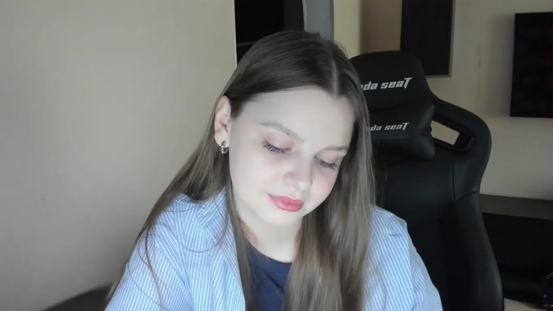 Gallery image thumbnail from Annaneon's myfreecams stream on, 06/03/2025, 12:07 image 13 of 20