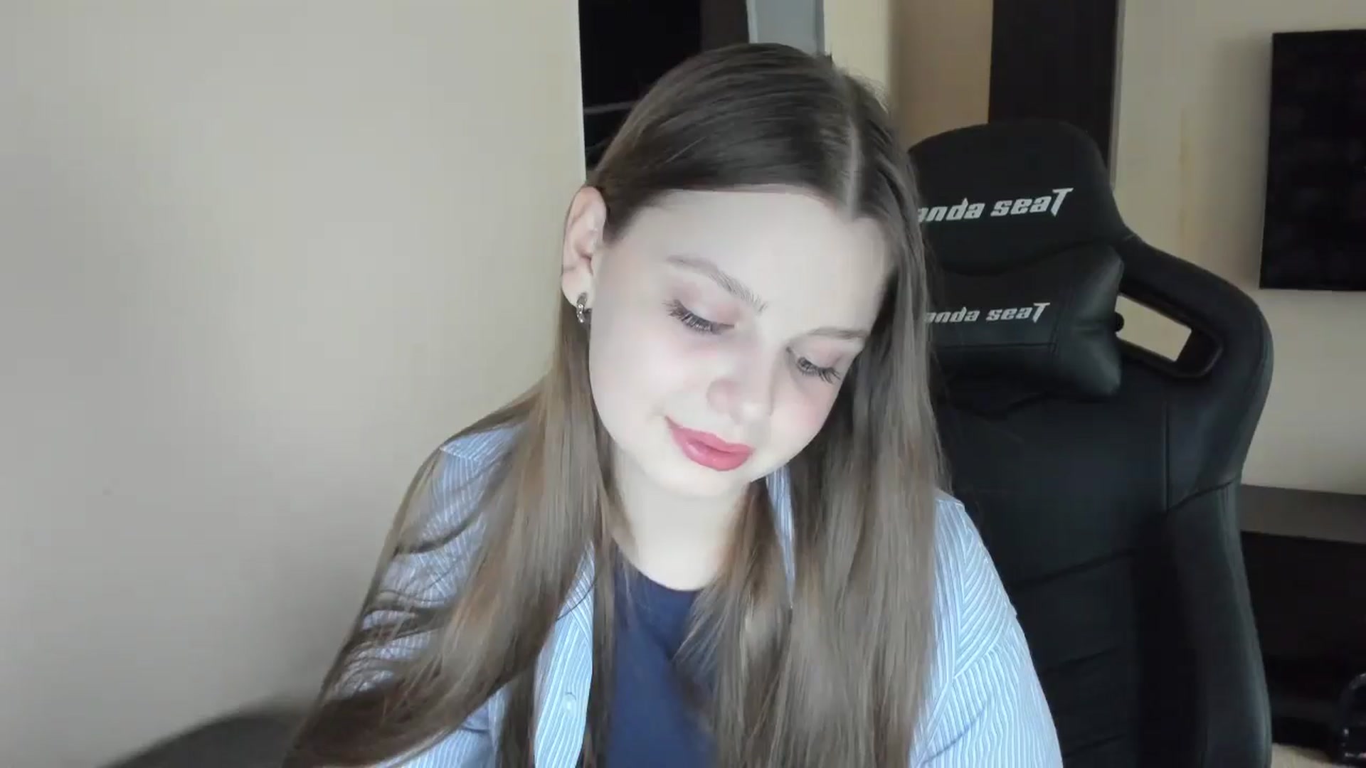 Gallery image thumbnail from Annaneon's myfreecams stream on, 06/03/2025, 12:07 image 5 of 20