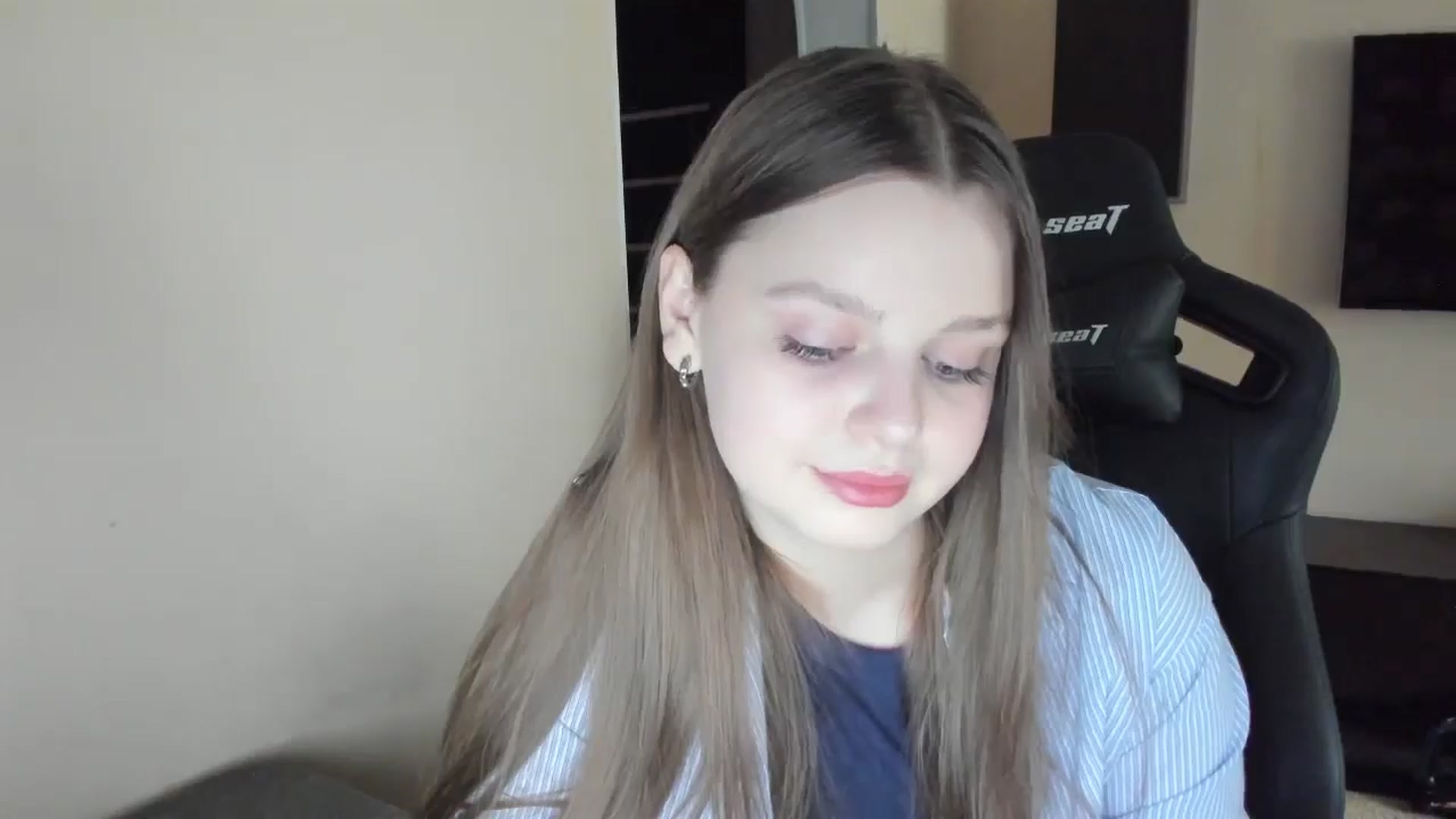 Gallery image thumbnail from Annaneon's myfreecams stream on, 06/03/2025, 12:07 image 20 of 20