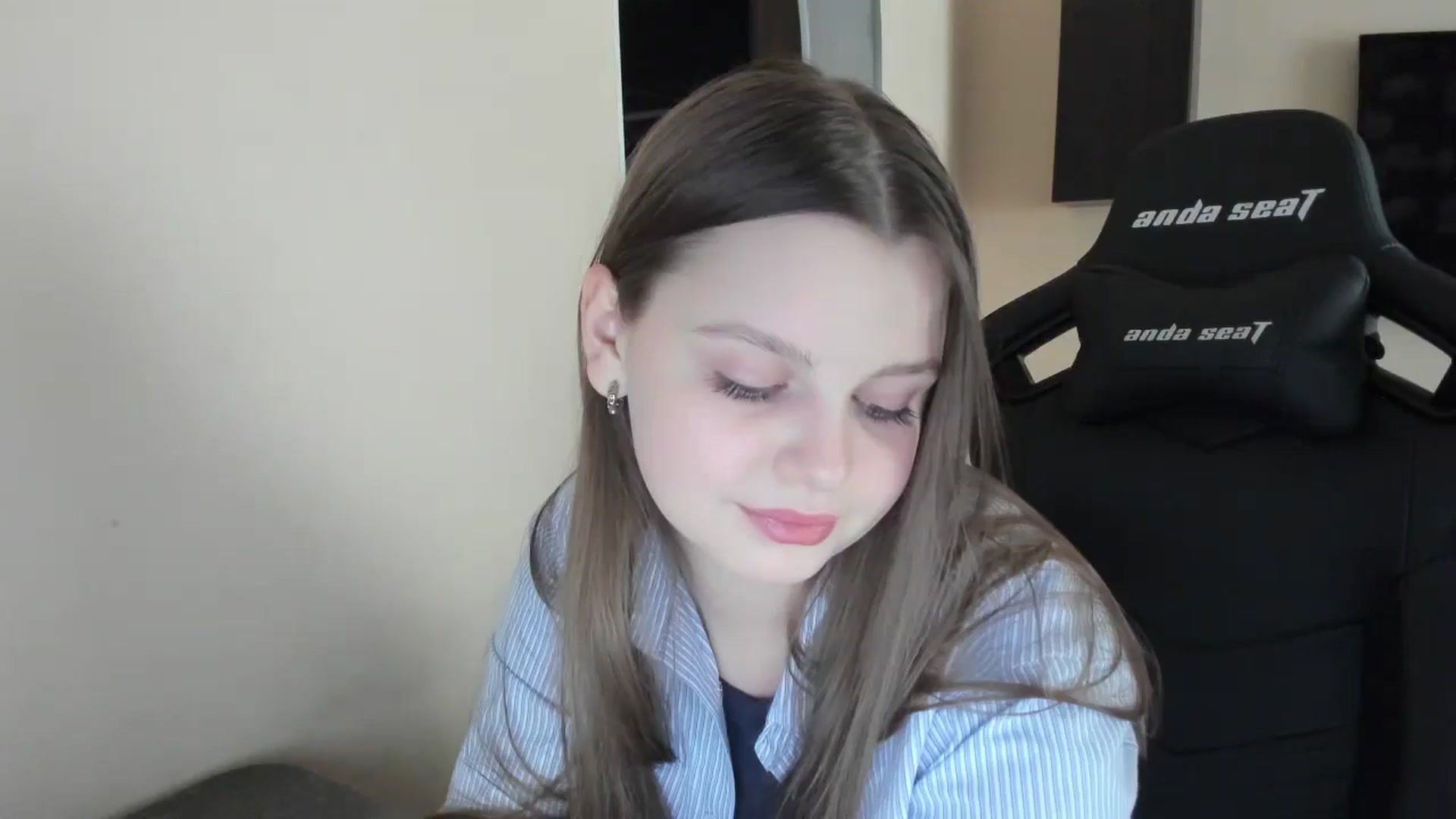 Gallery image thumbnail from Annaneon's myfreecams stream on, 06/03/2025, 13:13 image 13 of 20