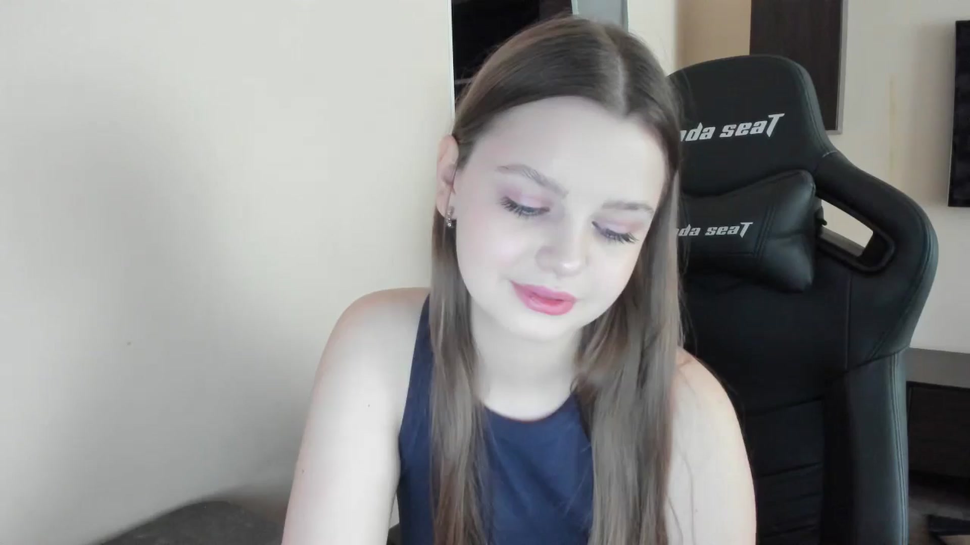 Gallery image thumbnail from Annaneon's myfreecams stream on, 06/05/2025, 09:25 image 6 of 20