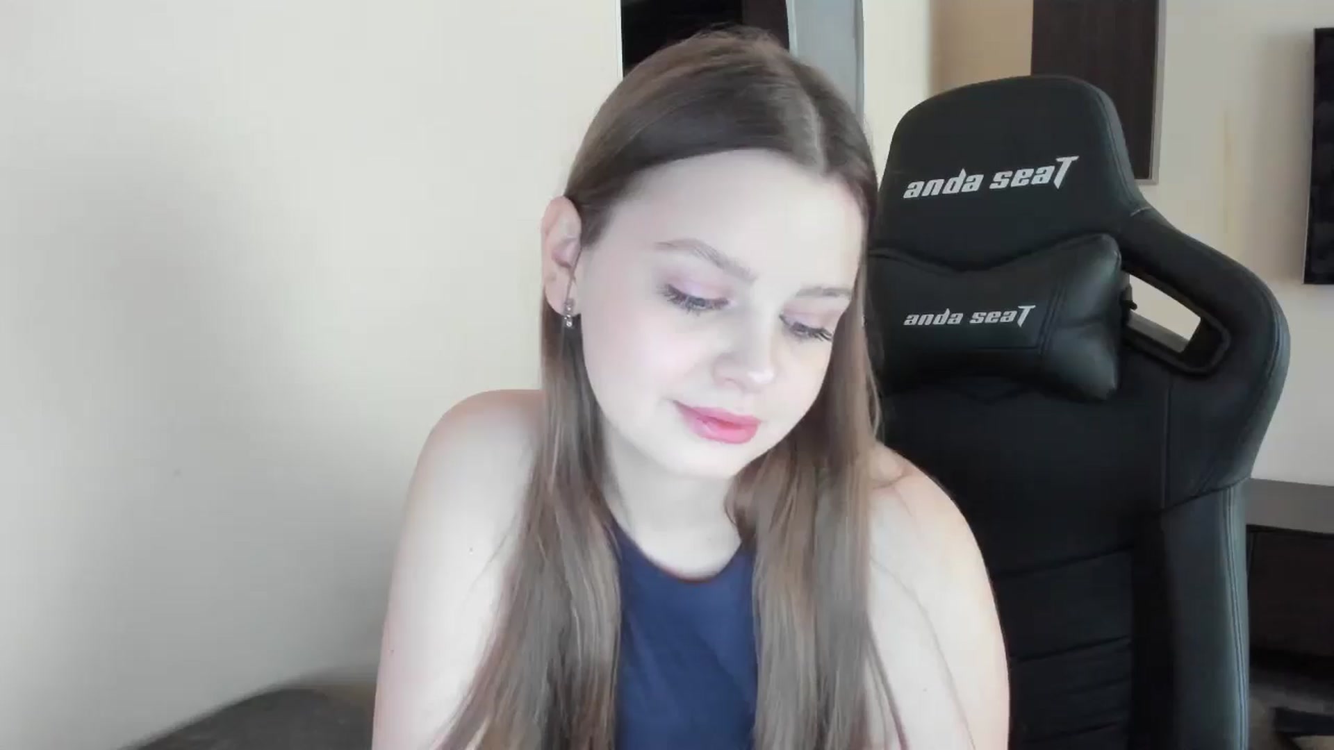 Gallery image thumbnail from Annaneon's myfreecams stream on, 06/05/2025, 09:25 image 5 of 20