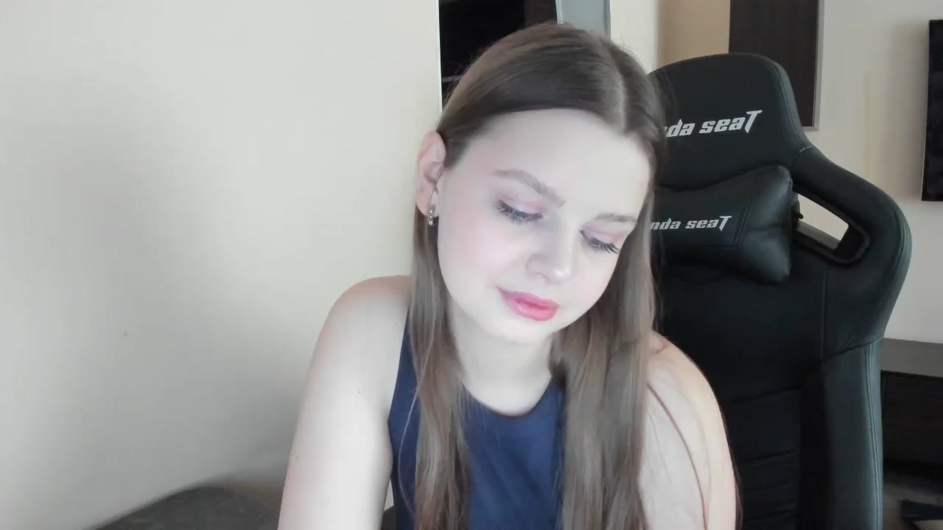 Gallery image thumbnail from Annaneon's myfreecams stream on, 06/05/2025, 09:25 image 4 of 20