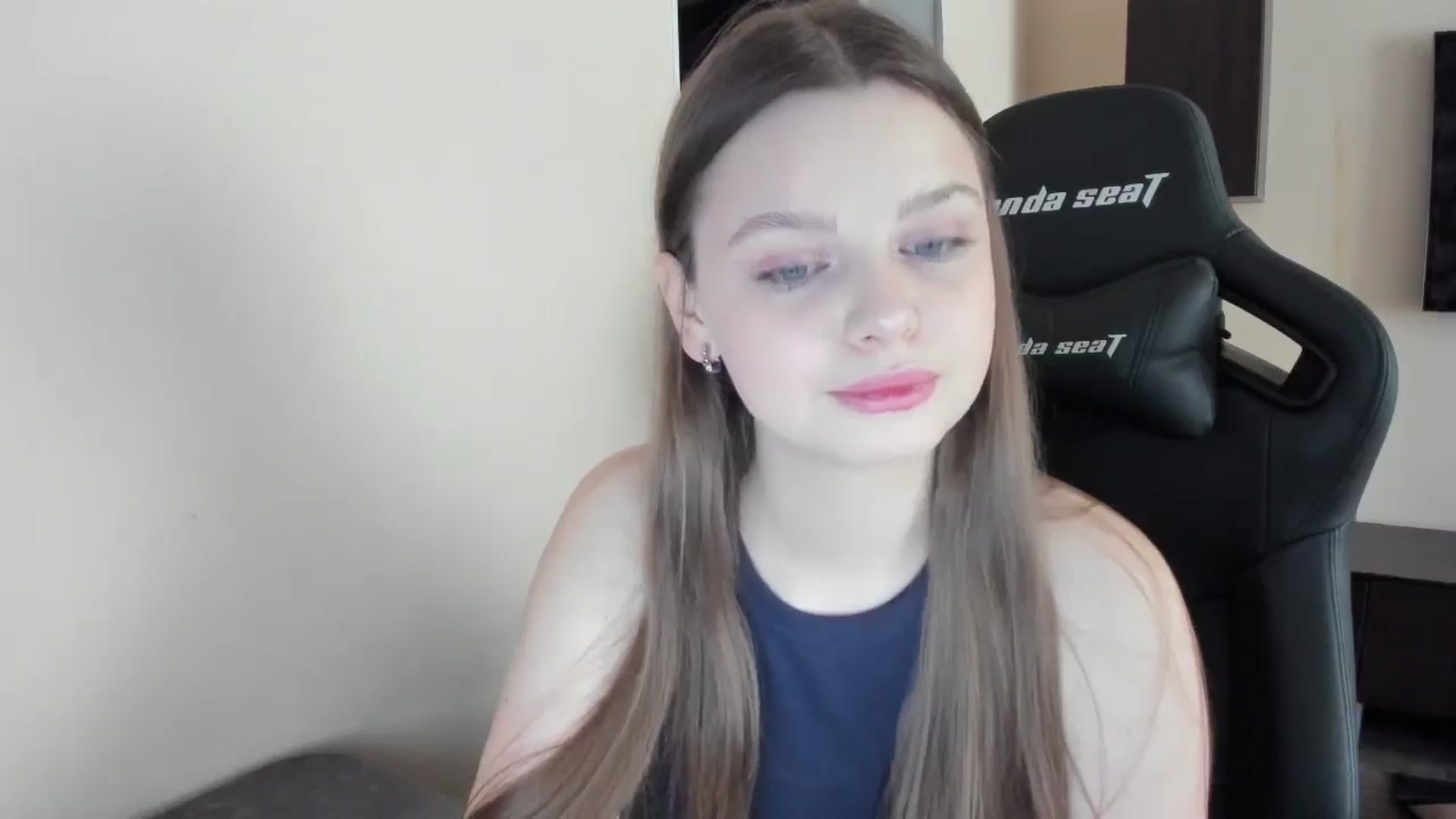 Gallery image thumbnail from Annaneon's myfreecams stream on, 06/05/2025, 09:25 image 2 of 20