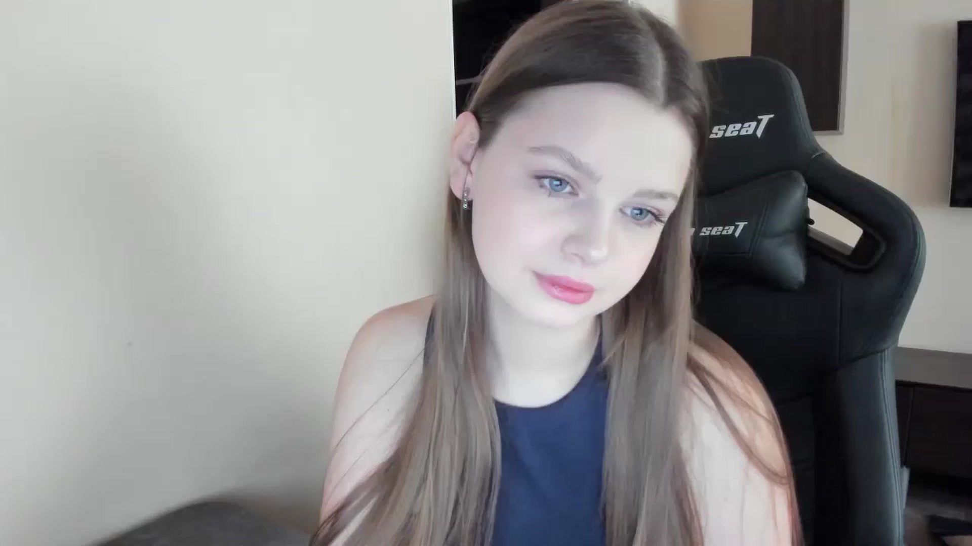 Gallery image thumbnail from Annaneon's myfreecams stream on, 06/05/2025, 09:25 image 1 of 20