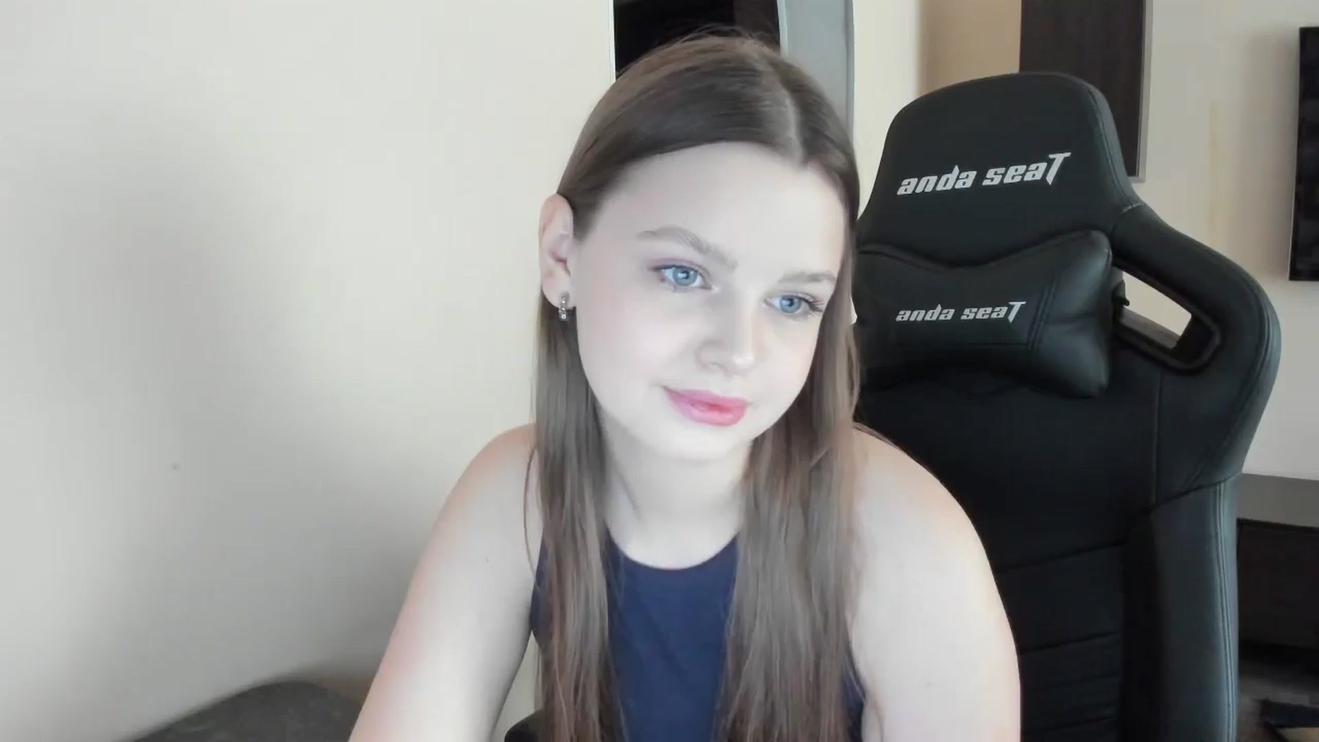 Gallery image thumbnail from Annaneon's myfreecams stream on, 06/05/2025, 09:25 image 14 of 20