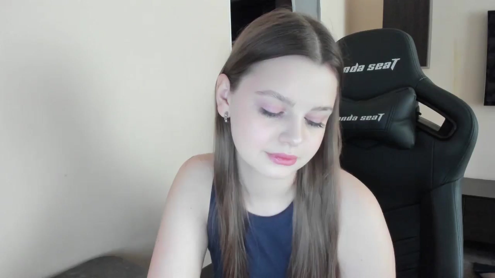 Gallery image thumbnail from Annaneon's myfreecams stream on, 06/05/2025, 09:25 image 11 of 20