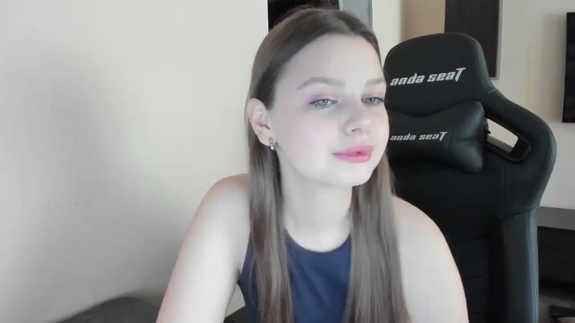 Gallery image thumbnail from Annaneon's myfreecams stream on, 06/05/2025, 09:25 image 12 of 20