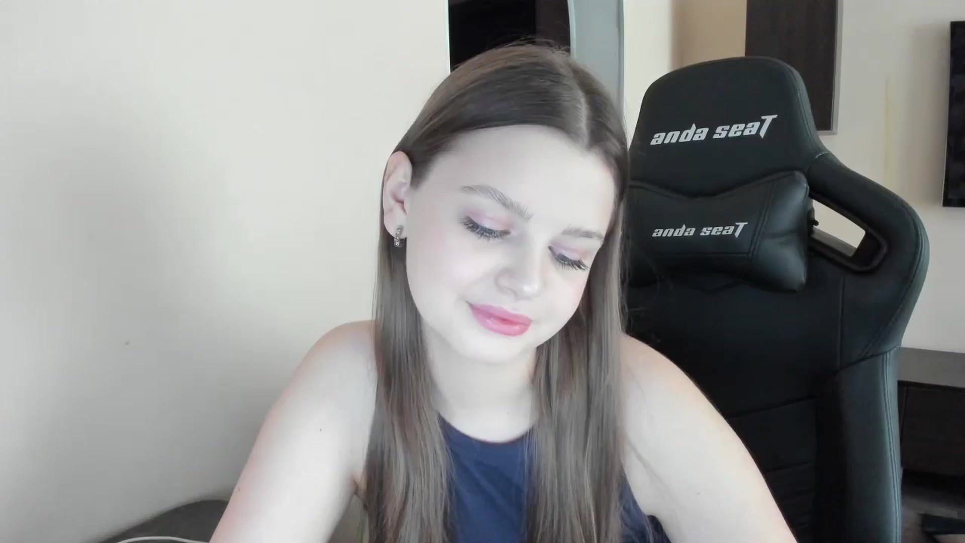 Gallery image thumbnail from Annaneon's myfreecams stream on, 06/05/2025, 09:25 image 19 of 20