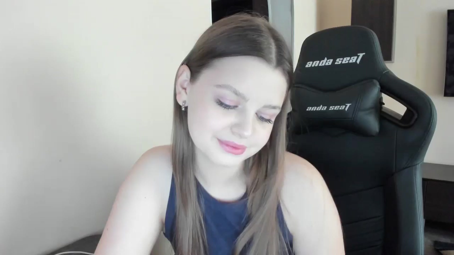 Gallery image thumbnail from Annaneon's myfreecams stream on, 06/05/2025, 09:25 image 16 of 20