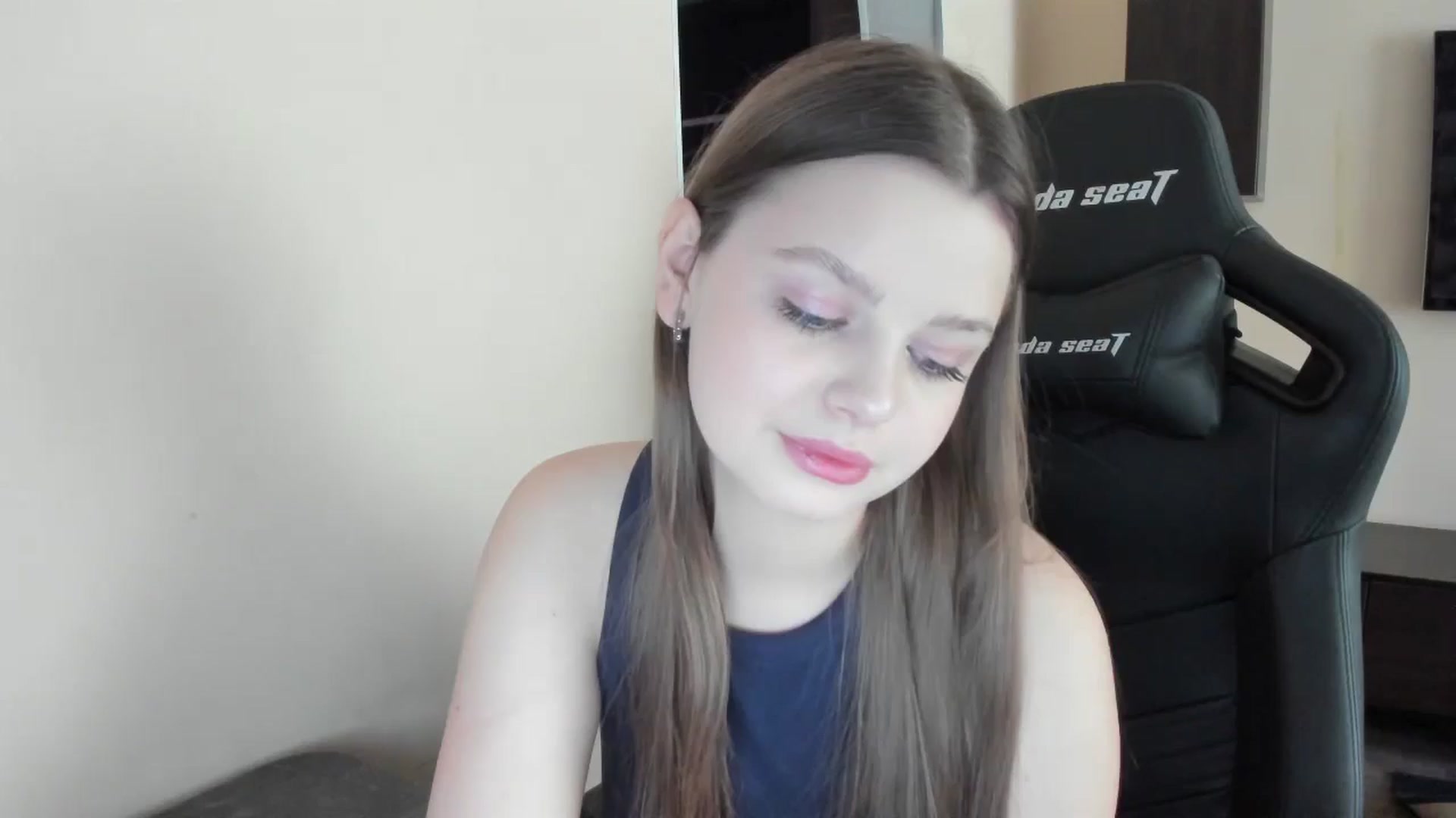 Gallery image thumbnail from Annaneon's myfreecams stream on, 06/05/2025, 09:25 image 7 of 20