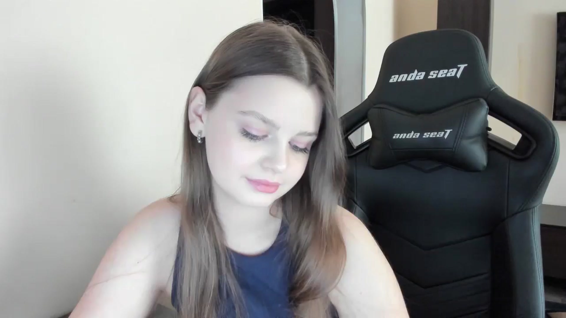 Gallery image thumbnail from Annaneon's myfreecams stream on, 06/05/2025, 10:45 image 13 of 20