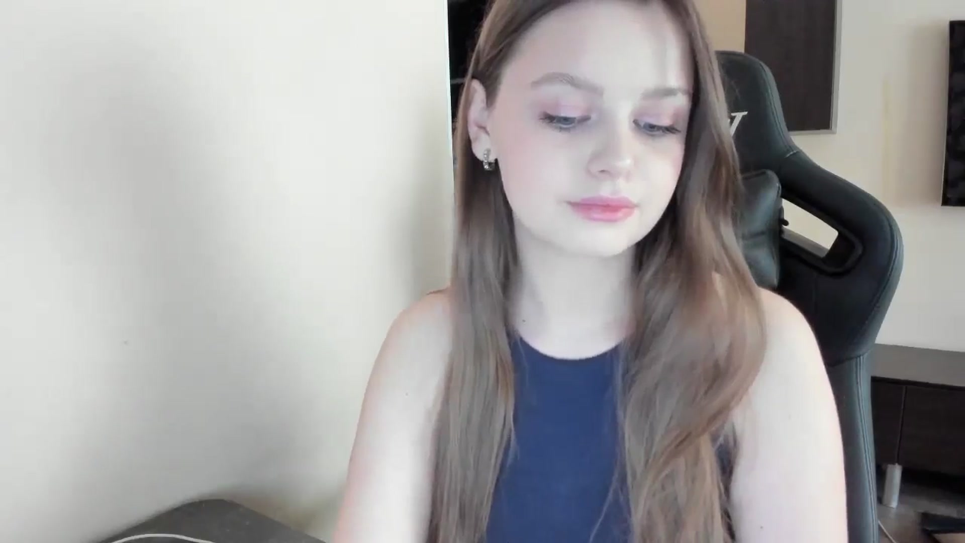 Gallery image thumbnail from Annaneon's myfreecams stream on, 06/05/2025, 10:45 image 19 of 20