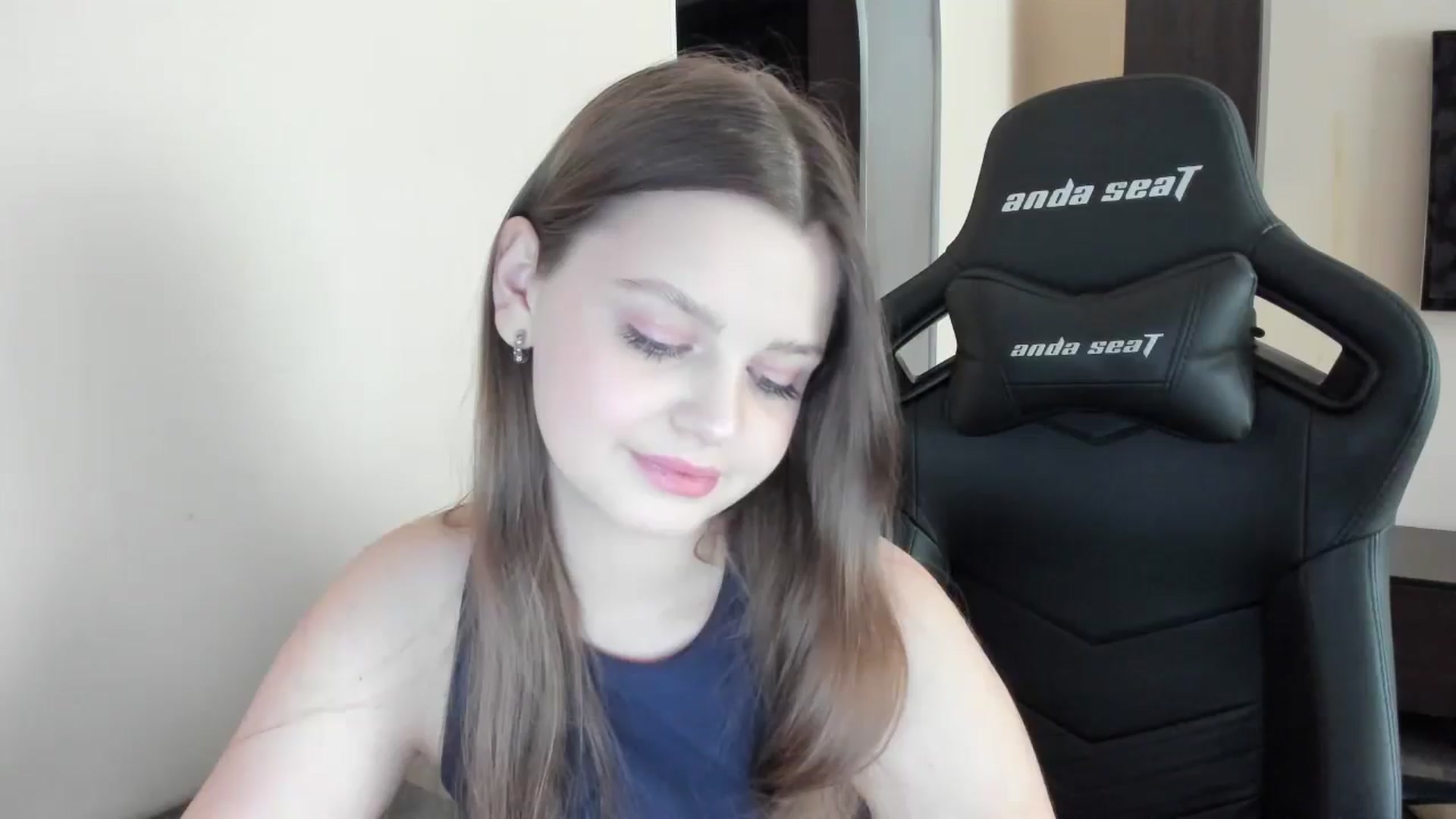 Gallery image thumbnail from Annaneon's myfreecams stream on, 06/05/2025, 10:45 image 14 of 20