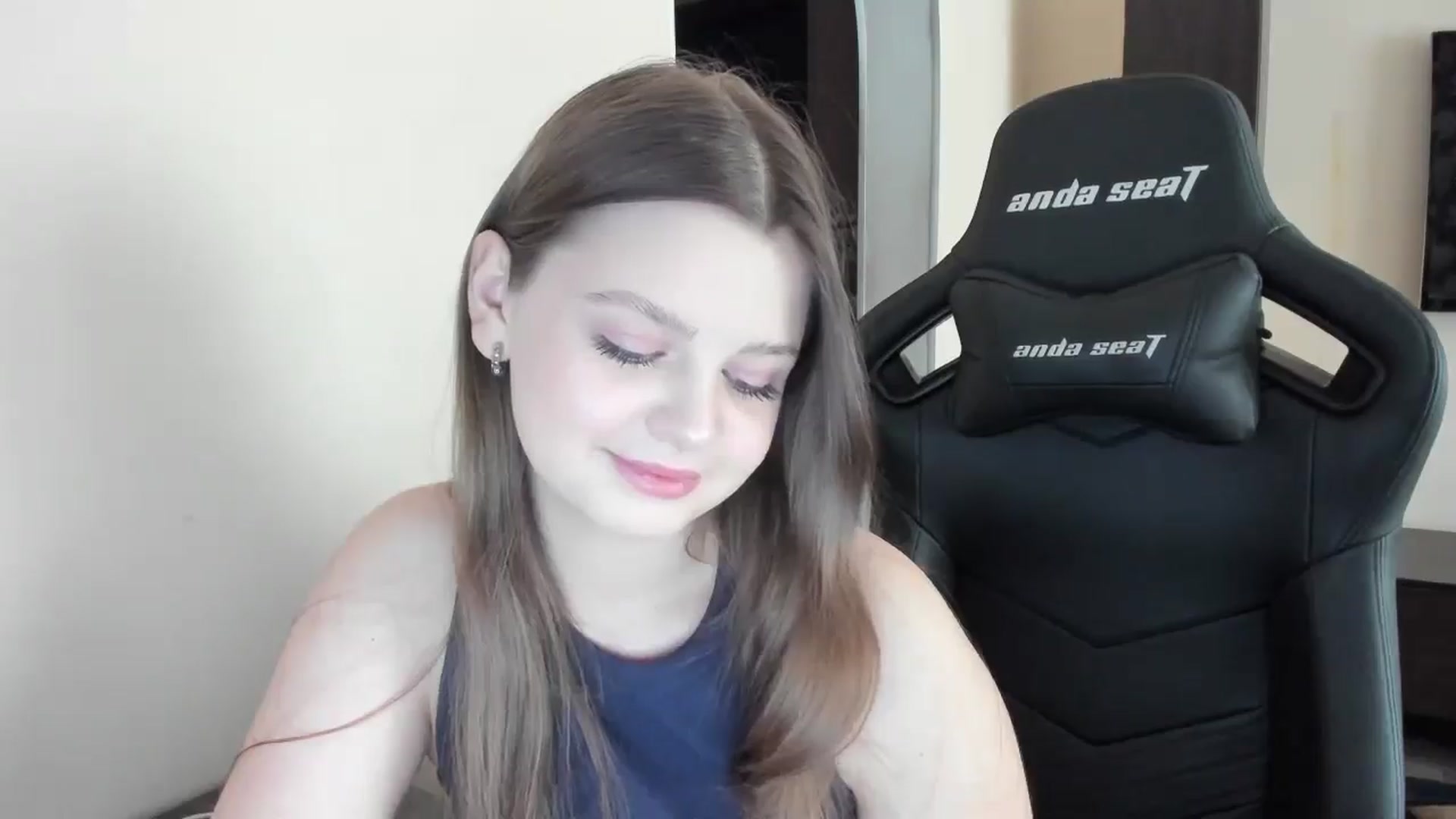 Gallery image thumbnail from Annaneon's myfreecams stream on, 06/05/2025, 10:45 image 12 of 20