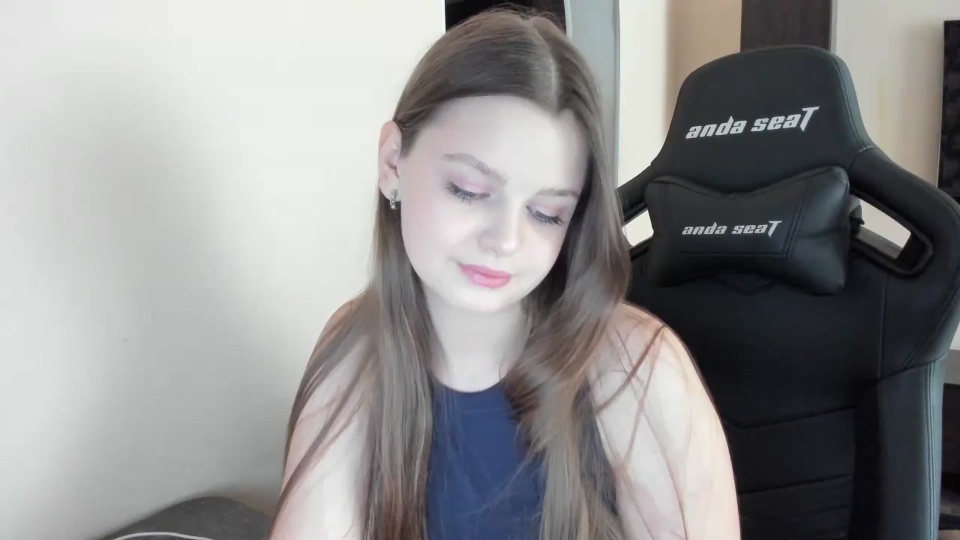 Gallery image thumbnail from Annaneon's myfreecams stream on, 06/05/2025, 10:45 image 5 of 20