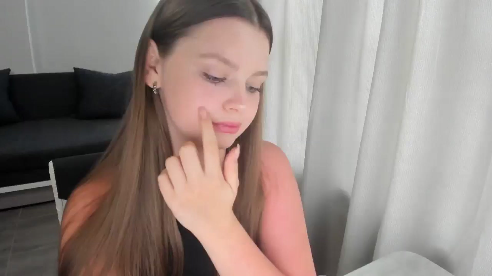 Gallery image thumbnail from Annaneon's myfreecams stream on, 06/10/2025, 08:32 image 8 of 20