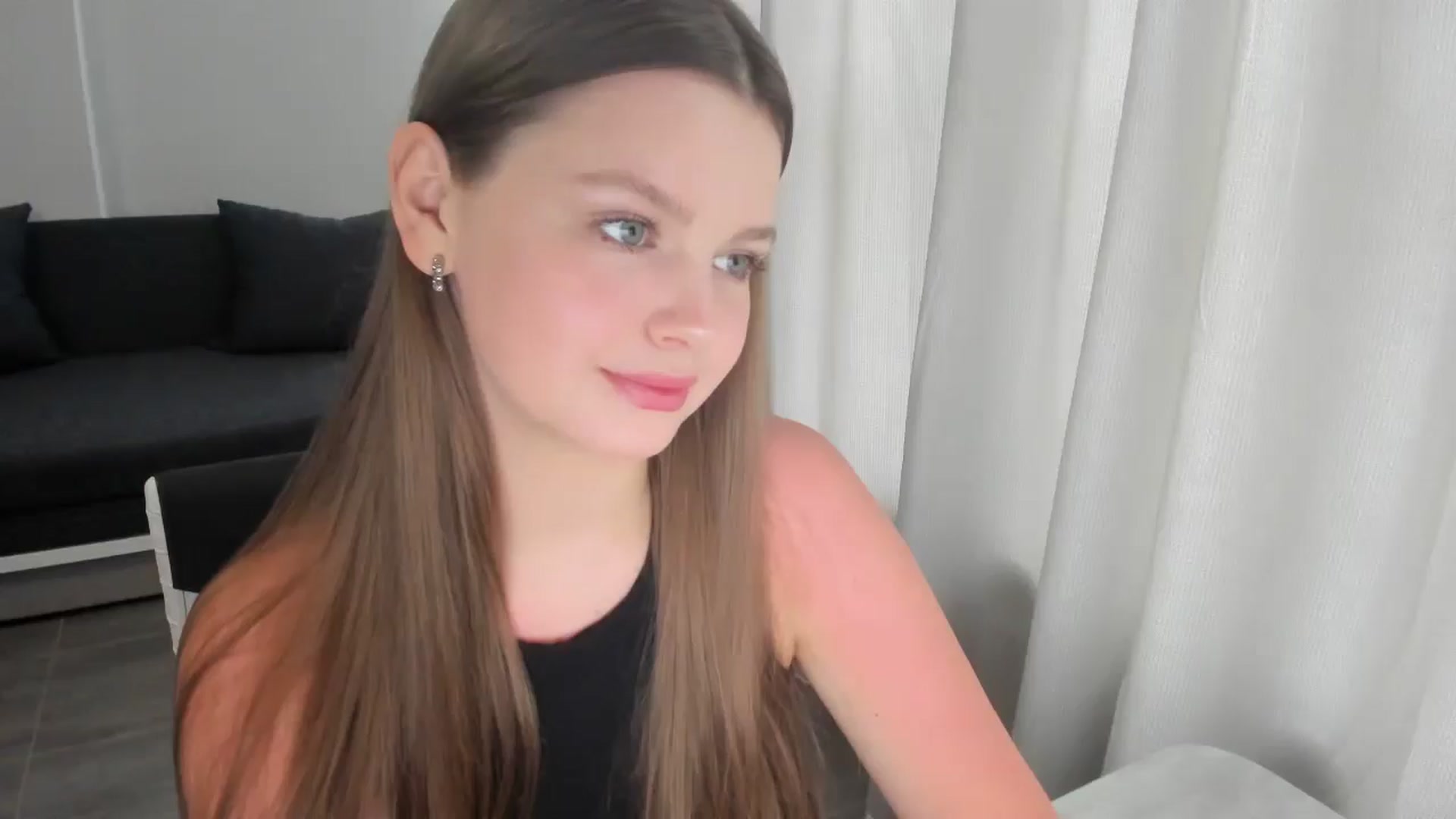 Gallery image thumbnail from Annaneon's myfreecams stream on, 06/10/2025, 08:32 image 4 of 20