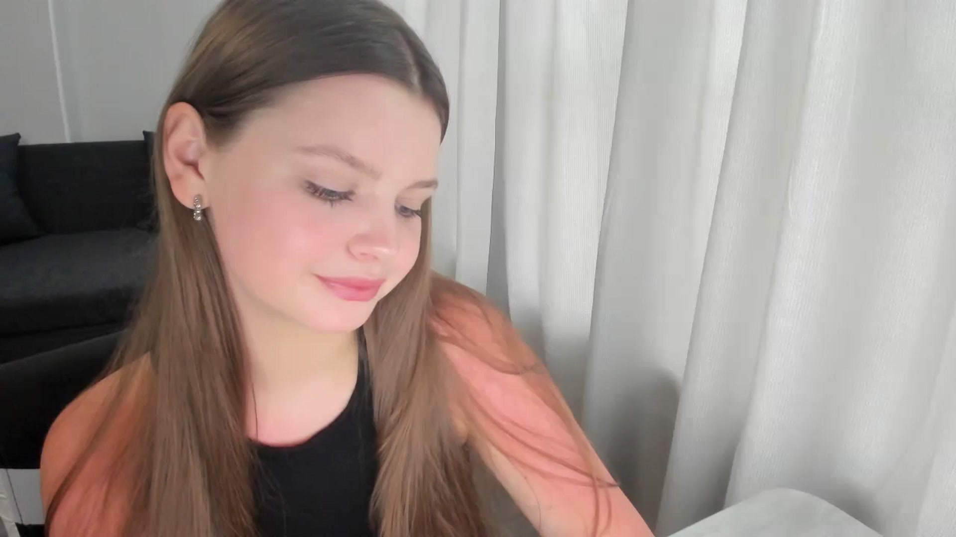 Gallery image thumbnail from Annaneon's myfreecams stream on, 06/10/2025, 09:06 image 16 of 20