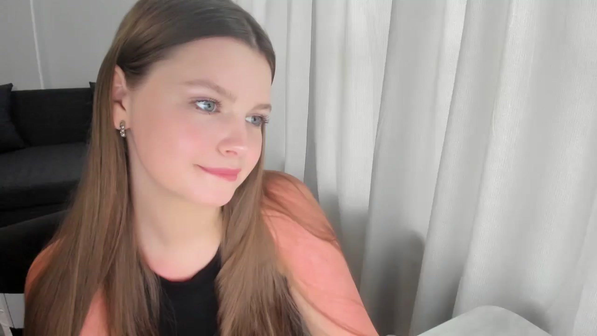 Gallery image thumbnail from Annaneon's myfreecams stream on, 06/10/2025, 09:06 image 17 of 20