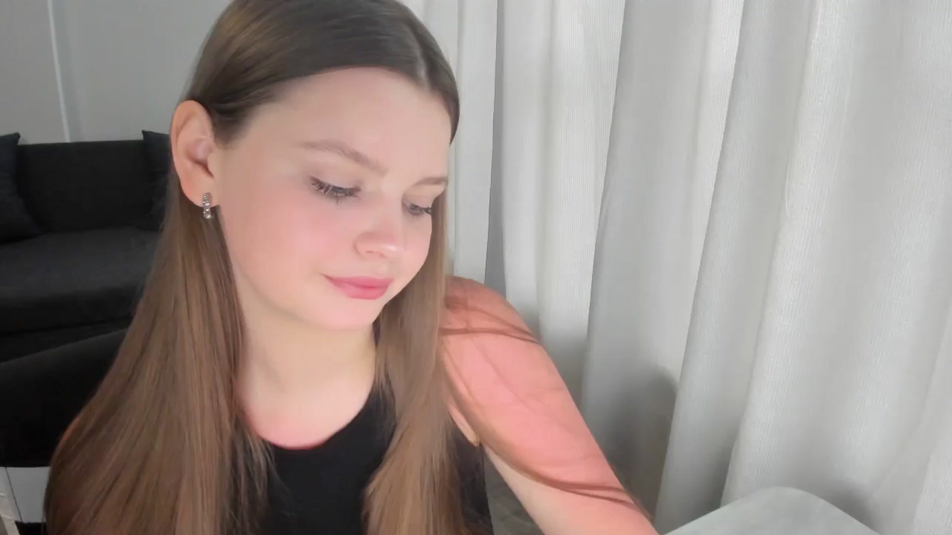 Gallery image thumbnail from Annaneon's myfreecams stream on, 06/10/2025, 09:06 image 14 of 20