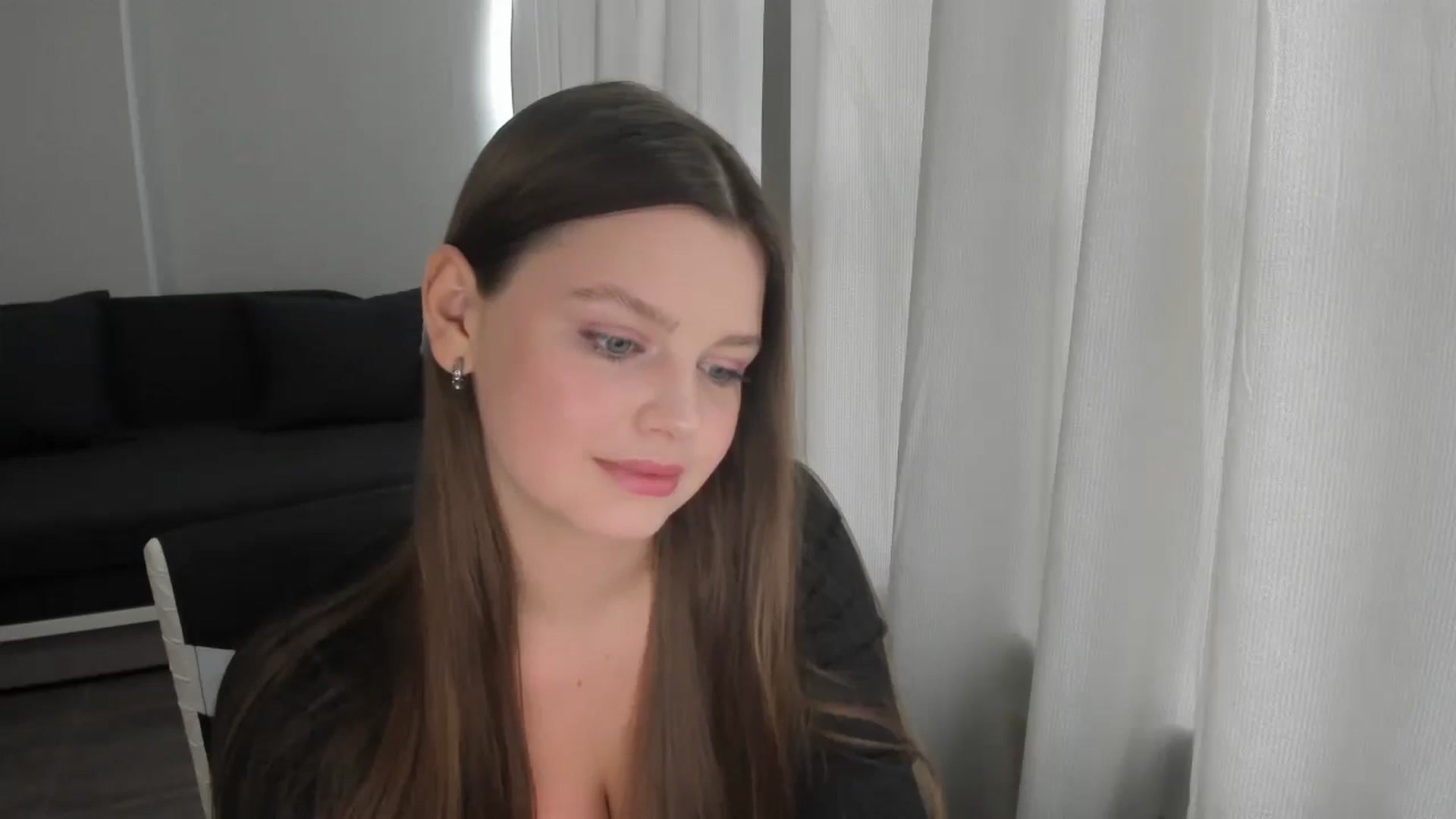 Gallery image thumbnail from Annaneon's myfreecams stream on, 06/12/2025, 12:46 image 5 of 20