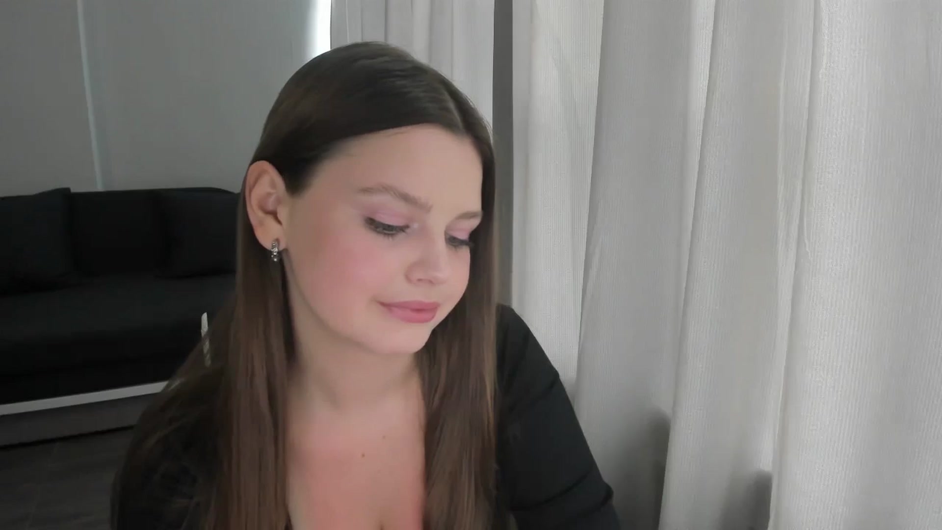 Gallery image thumbnail from Annaneon's myfreecams stream on, 06/12/2025, 12:46 image 17 of 20