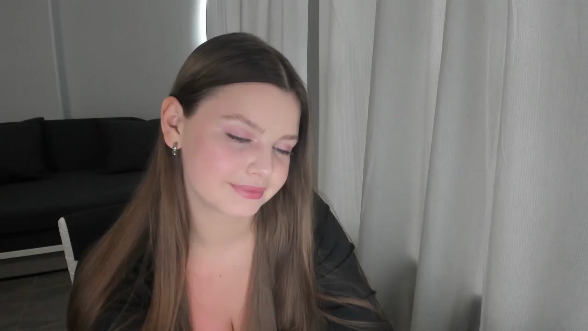 Gallery image thumbnail from Annaneon's myfreecams stream on, 06/12/2025, 12:46 image 8 of 20
