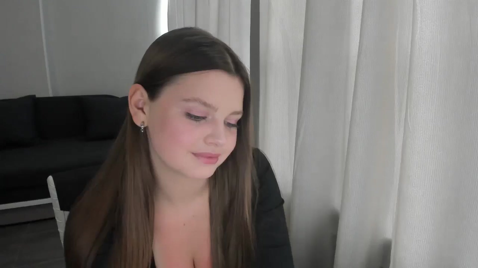 Gallery image thumbnail from Annaneon's myfreecams stream on, 06/12/2025, 12:46 image 14 of 20