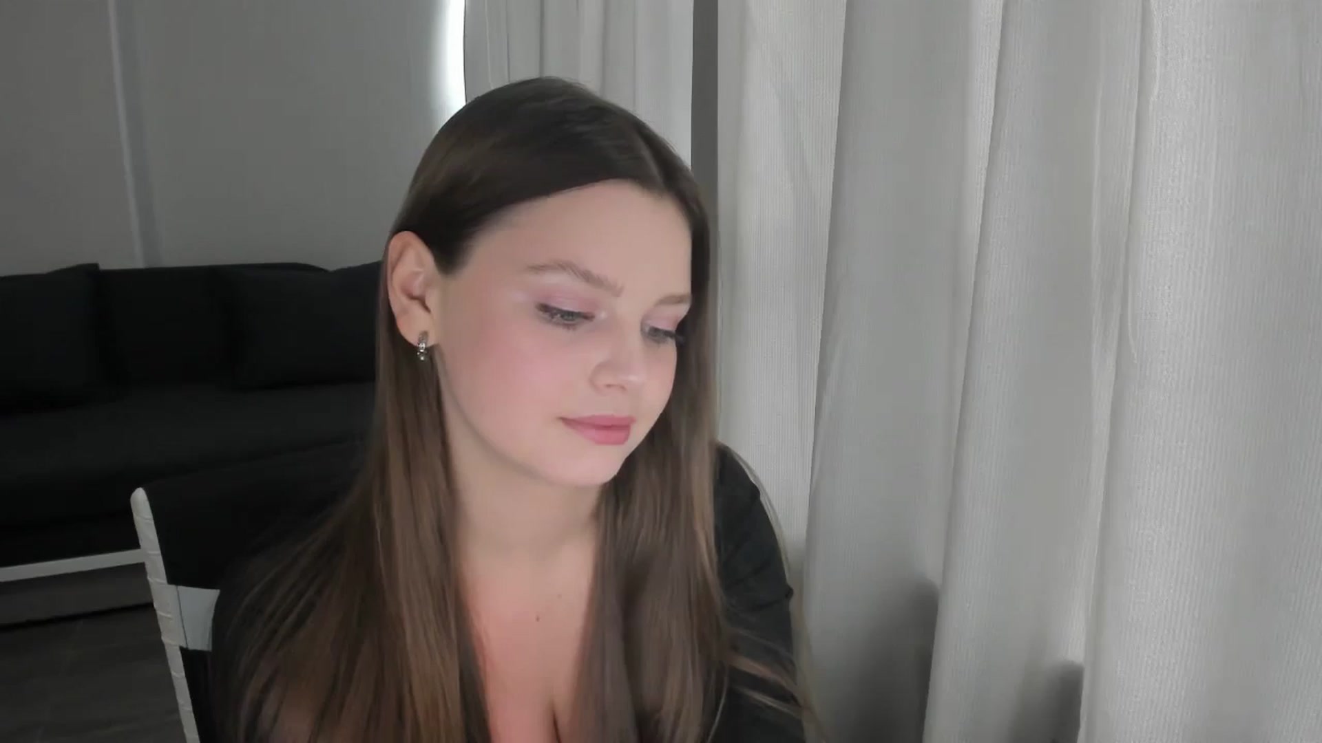 Gallery image thumbnail from Annaneon's myfreecams stream on, 06/12/2025, 12:46 image 7 of 20
