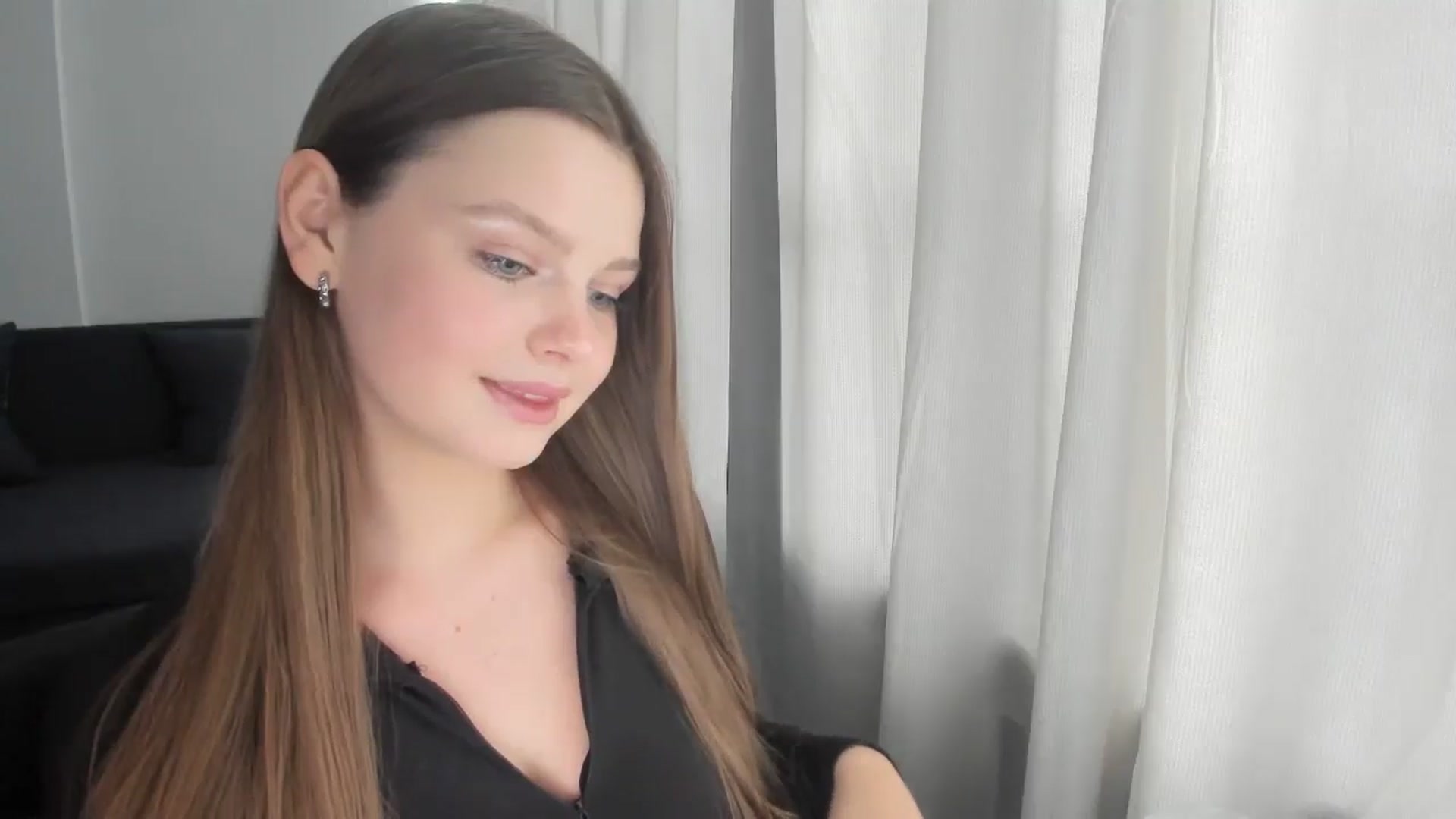 Gallery image thumbnail from Annaneon's myfreecams stream on, 06/15/2025, 12:46 image 6 of 20